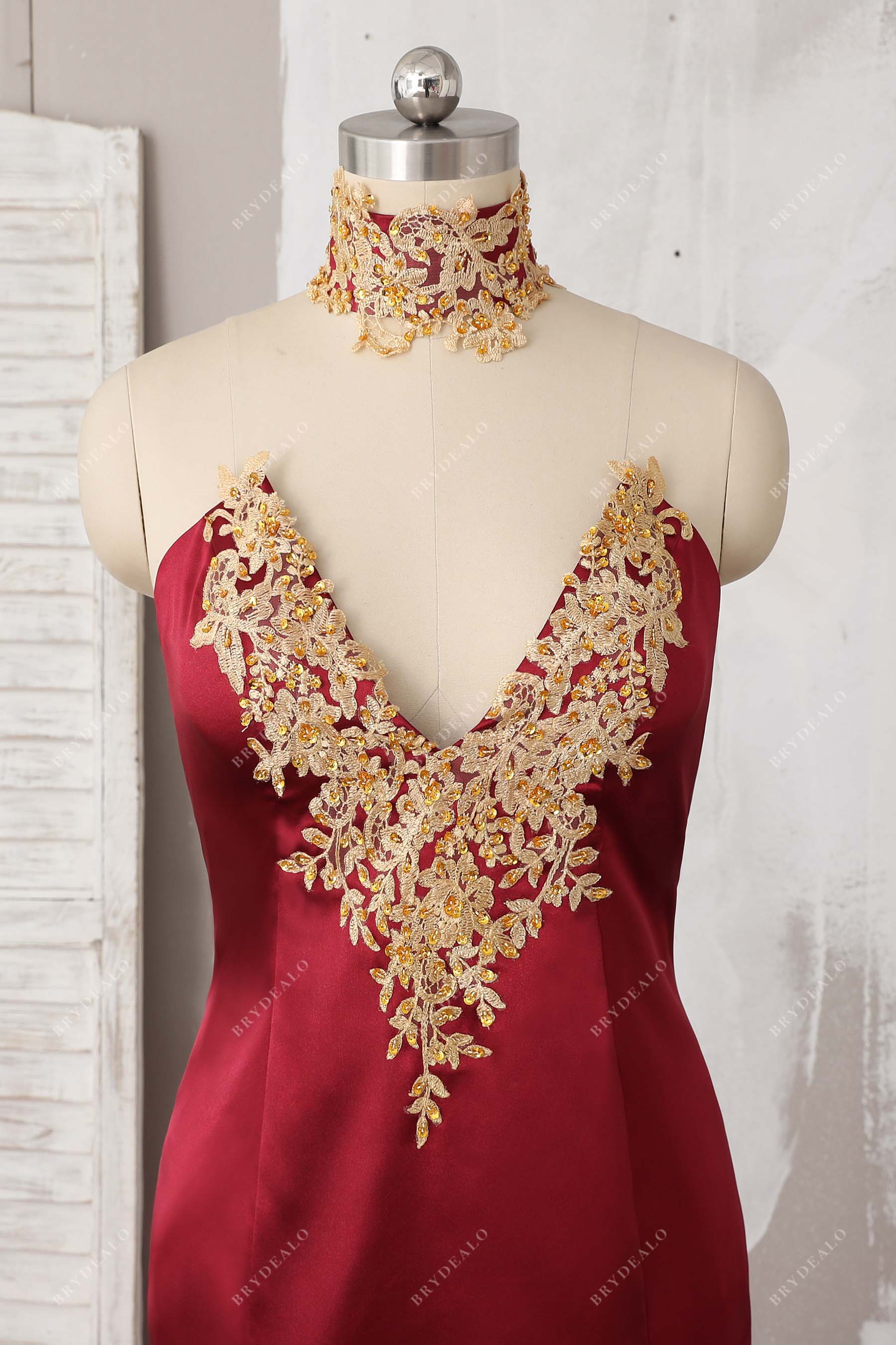 gold lace choker neck