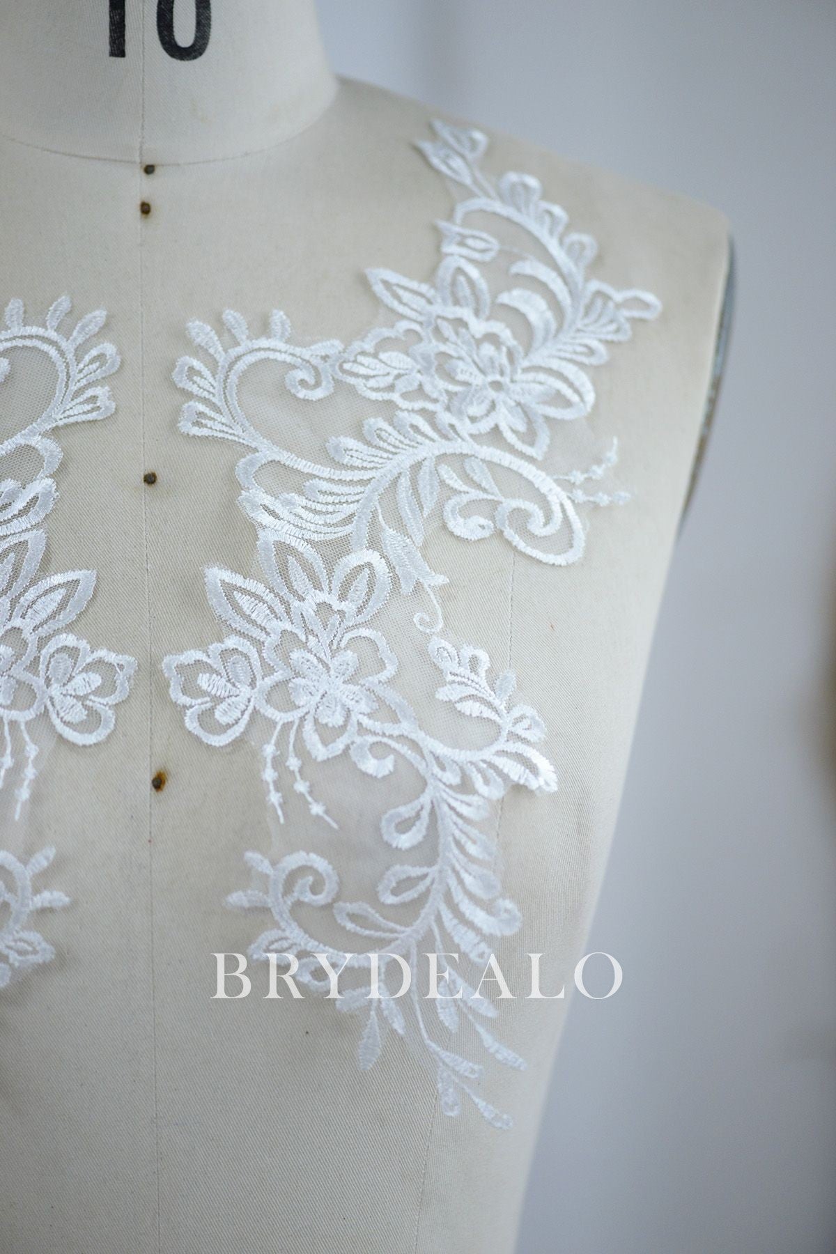 Symmetrical Vine Lace Applique