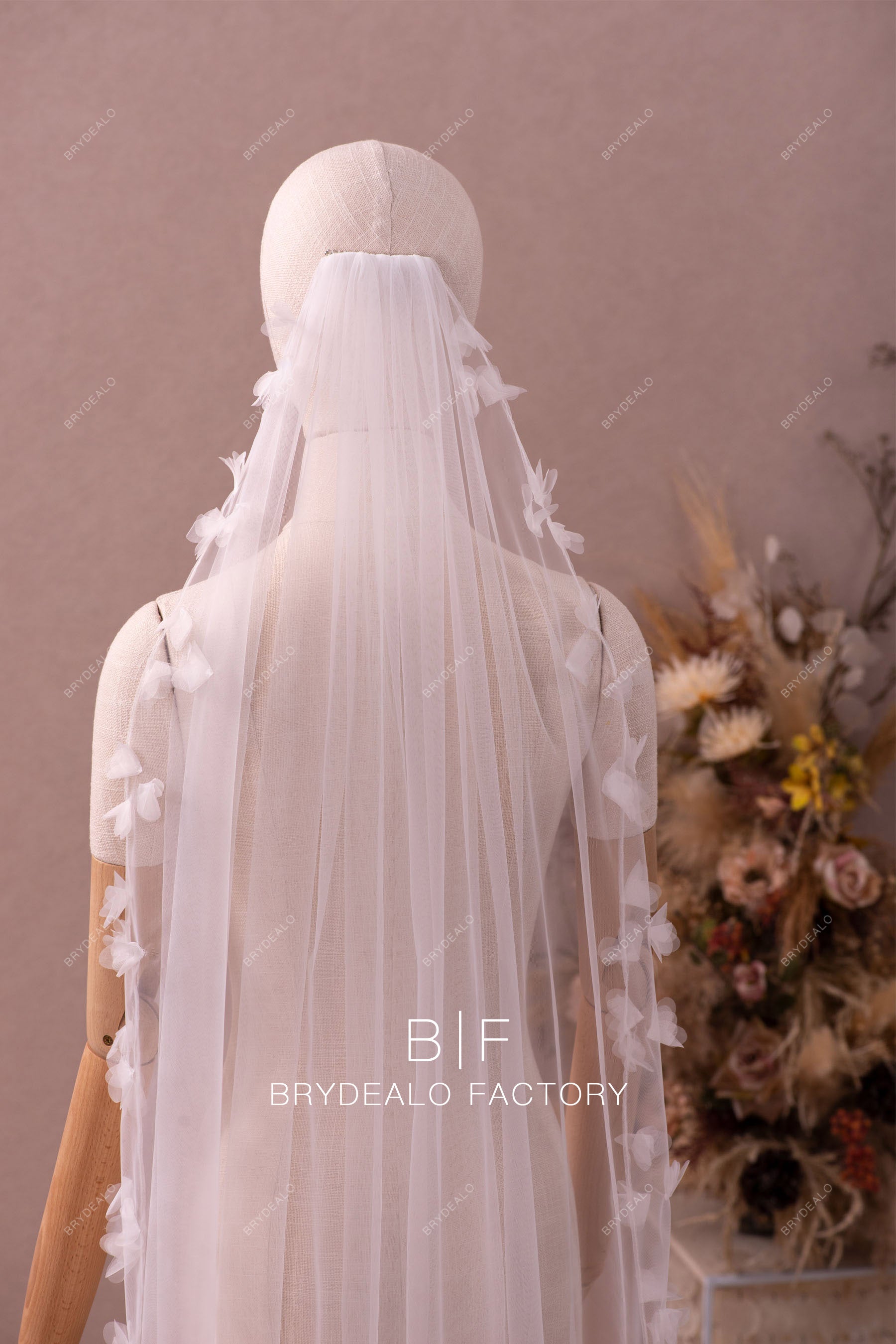 Wholesale Double Layer Bridal Veil Waltz Fingertip Length Embroidered  Flower Edge