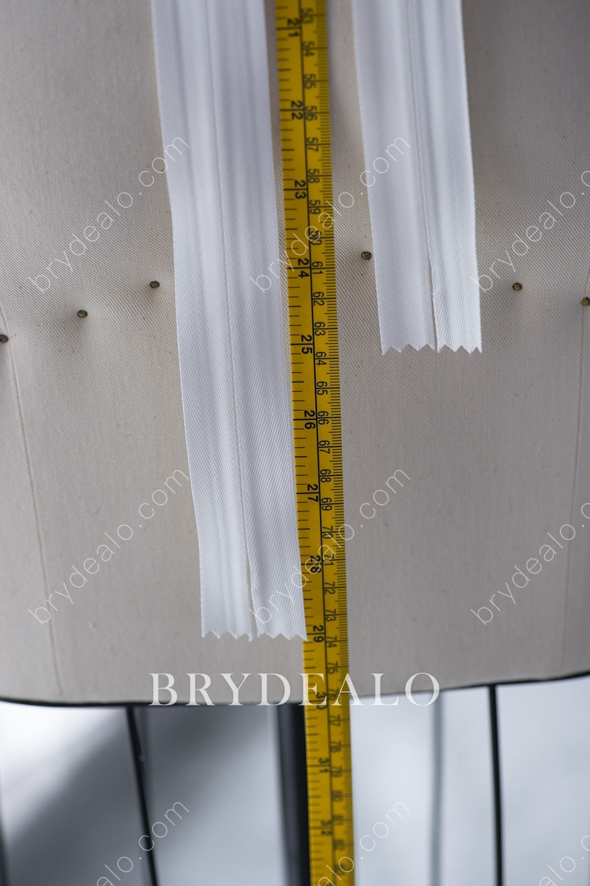 High Quality Wide Light Ivory Invisible Zipper for WHOLESALE