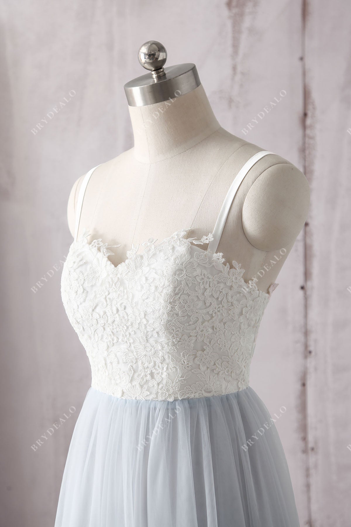 ivory lace sweetheart spaghetti straps bridal gown