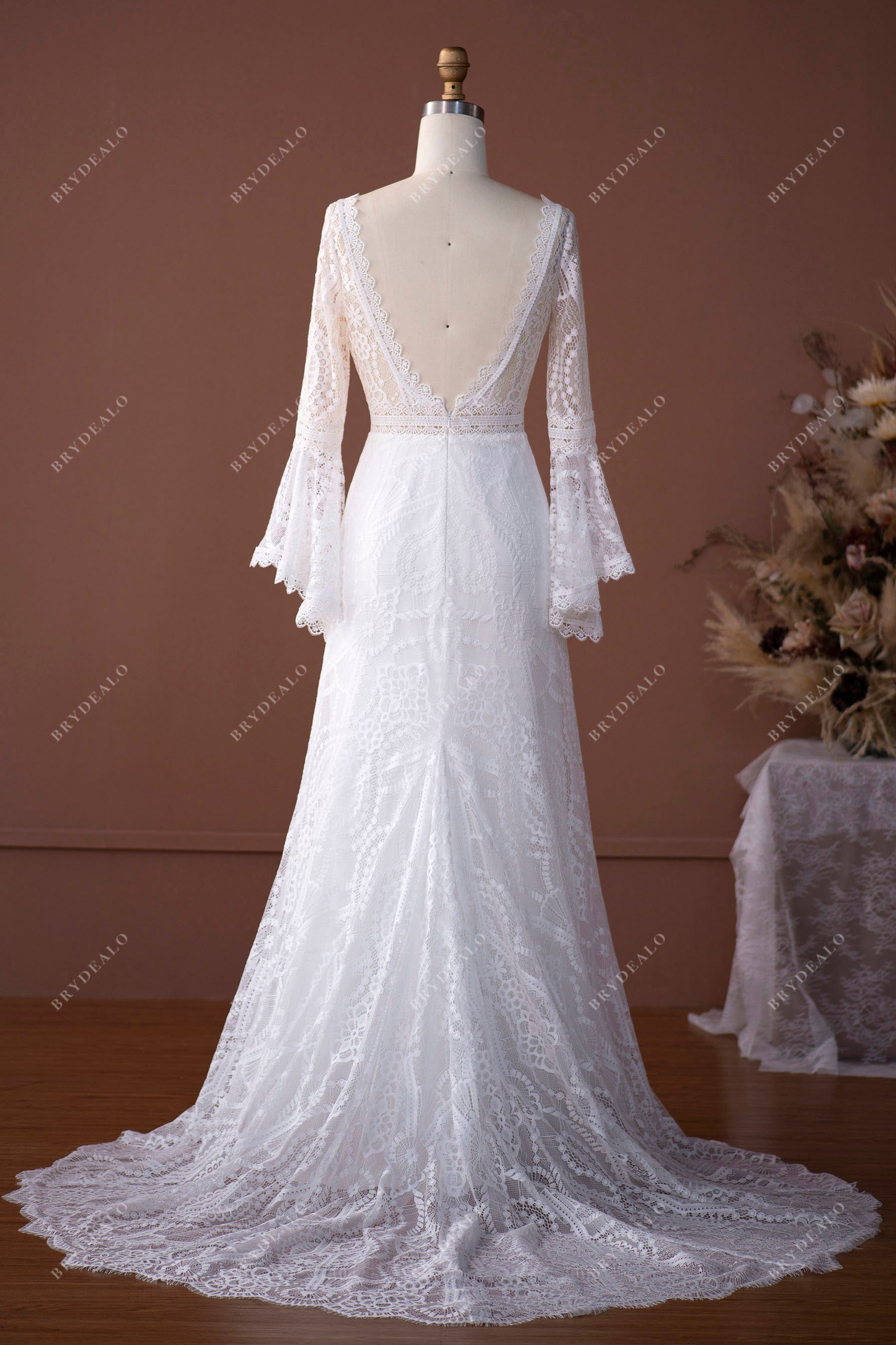 Sample Sale | Lace Bell Sleeves Illusion Scalloped Bridal Dress