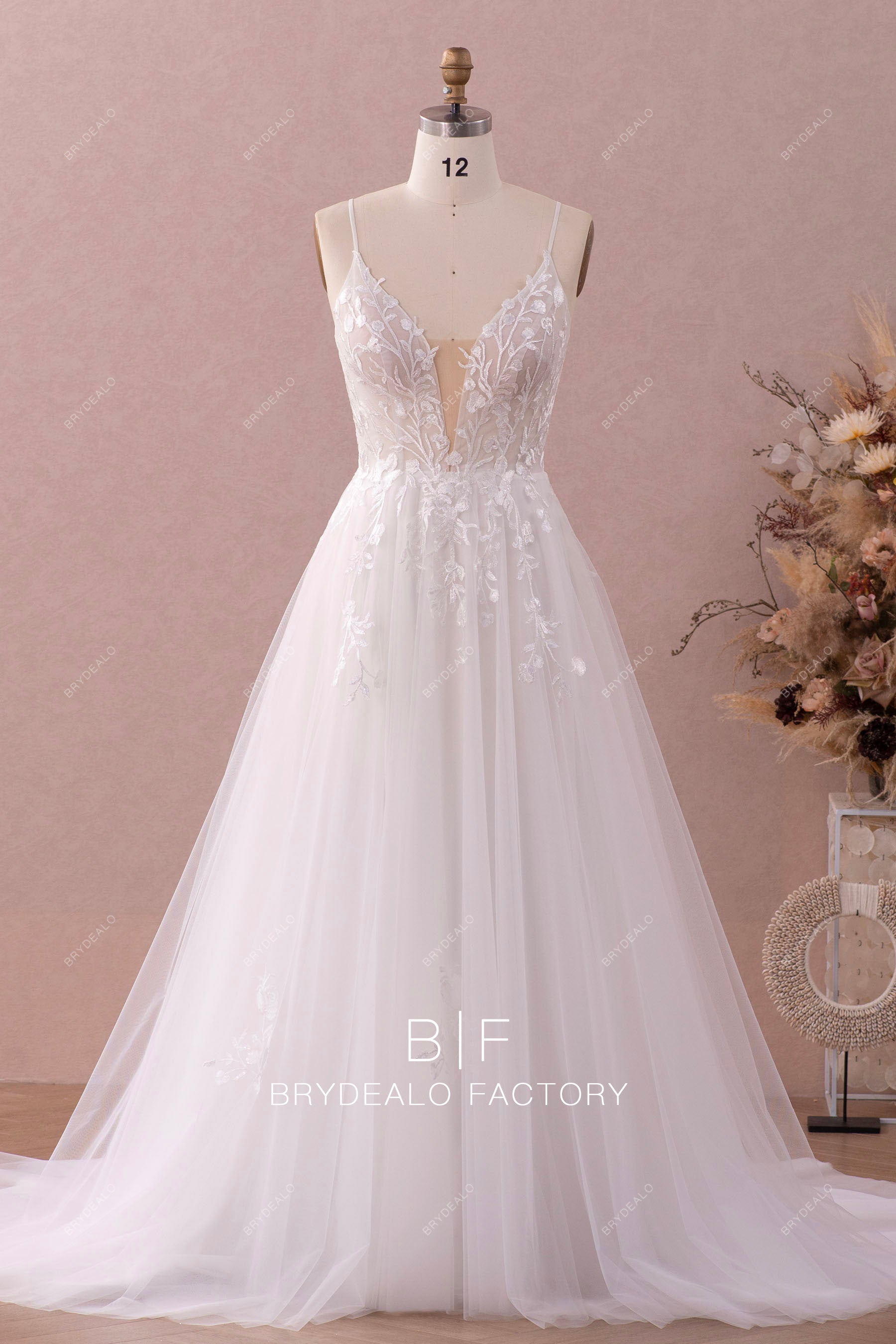 Chic A-line Lace Tulle Wedding Dresses Plunge Back Hole main image 1