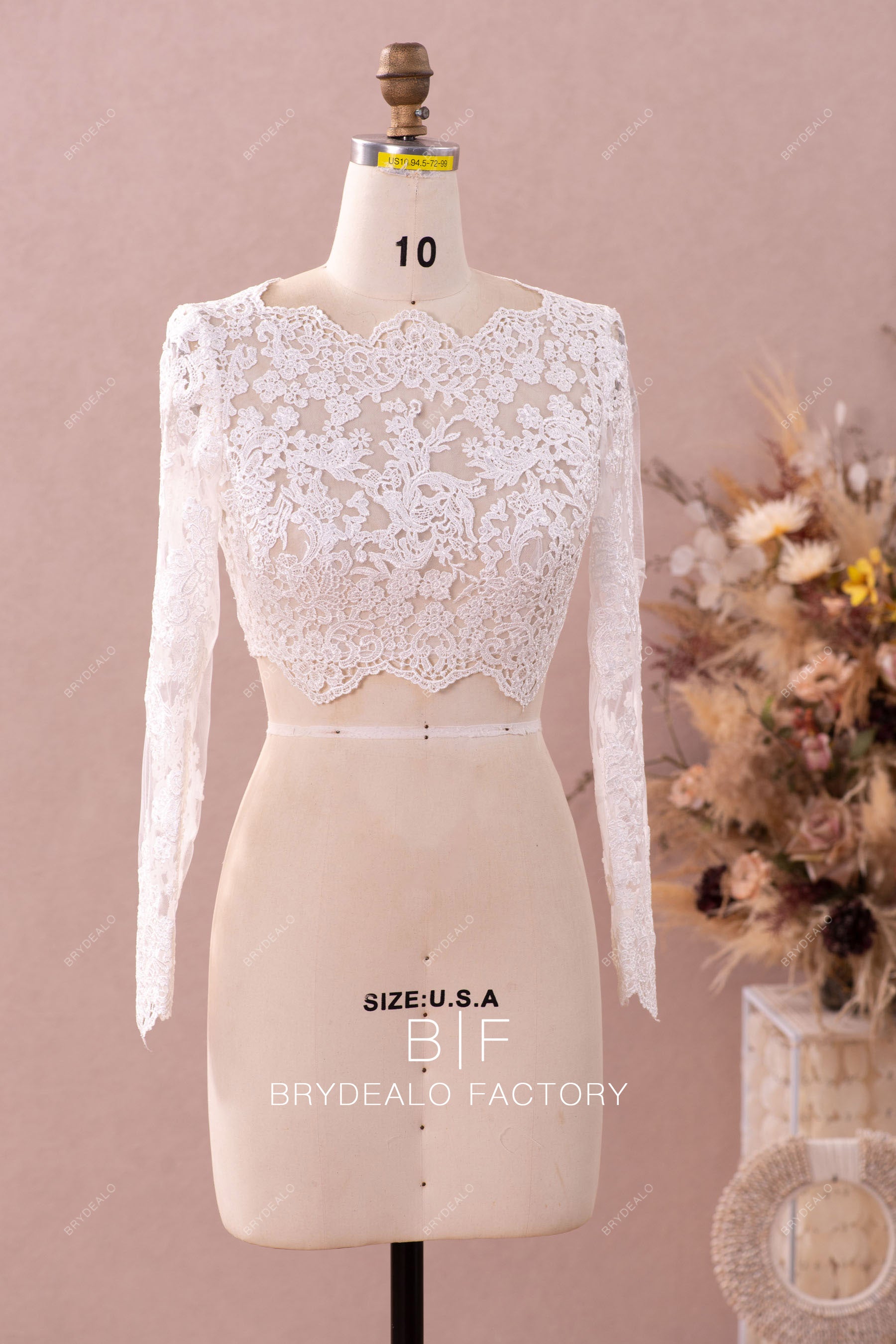 Scalloped Neck Bridal Bolero Long Sleeved Wedding Crop Top Scalloped Neck Bridal Bolero Long Sleeved Wedding Crop Top