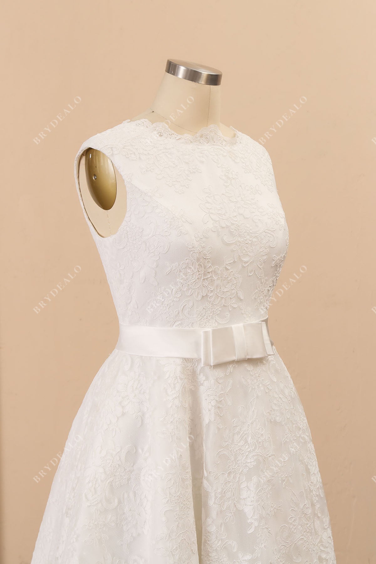 scalloped crew neck cap sleeve casual bridal dress