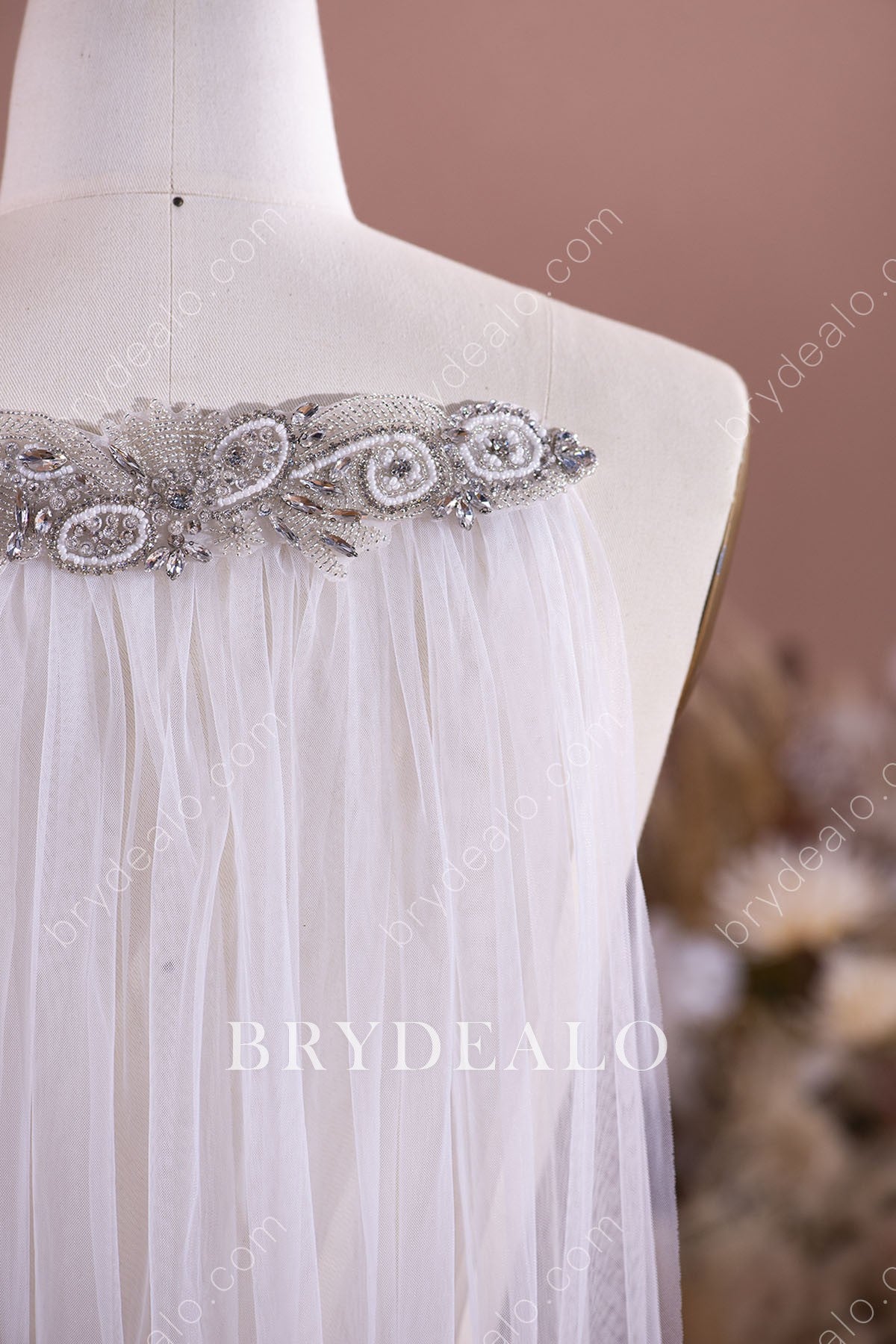 Wholesale Shiny Crystals Beaded Fingertip Wedding Veil