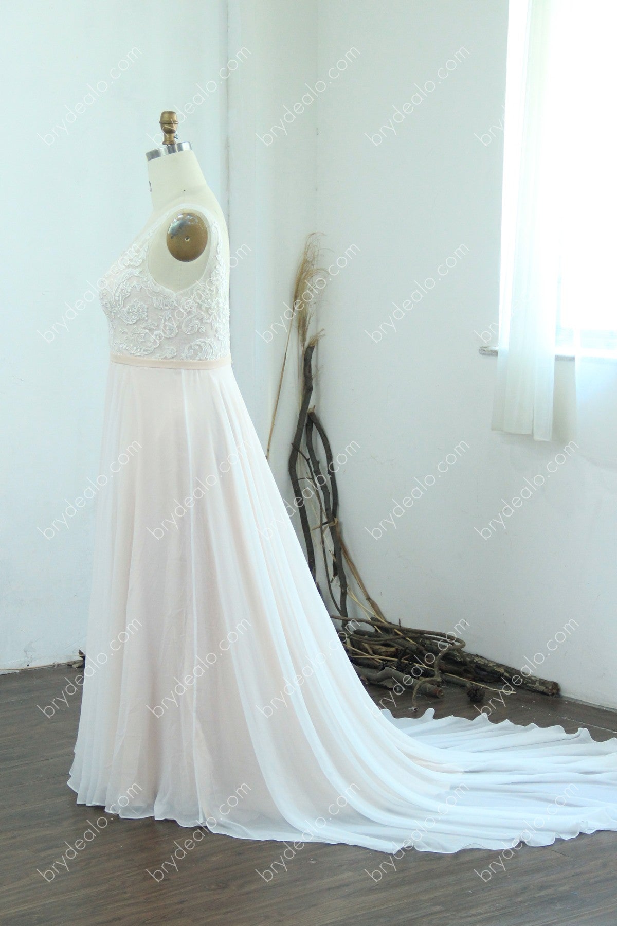 sleeveless V-neck A-line bridal gown