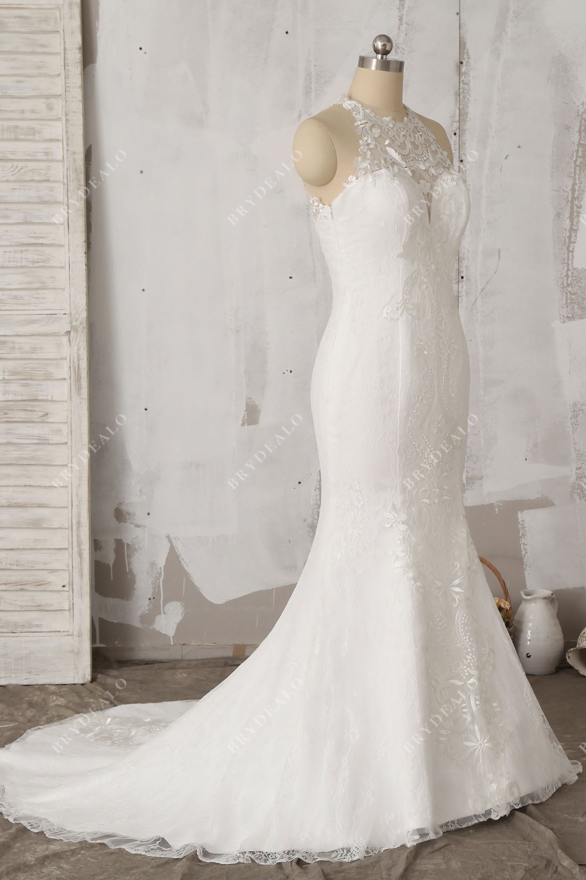 sleeveless lace satin mermaid wedding gown