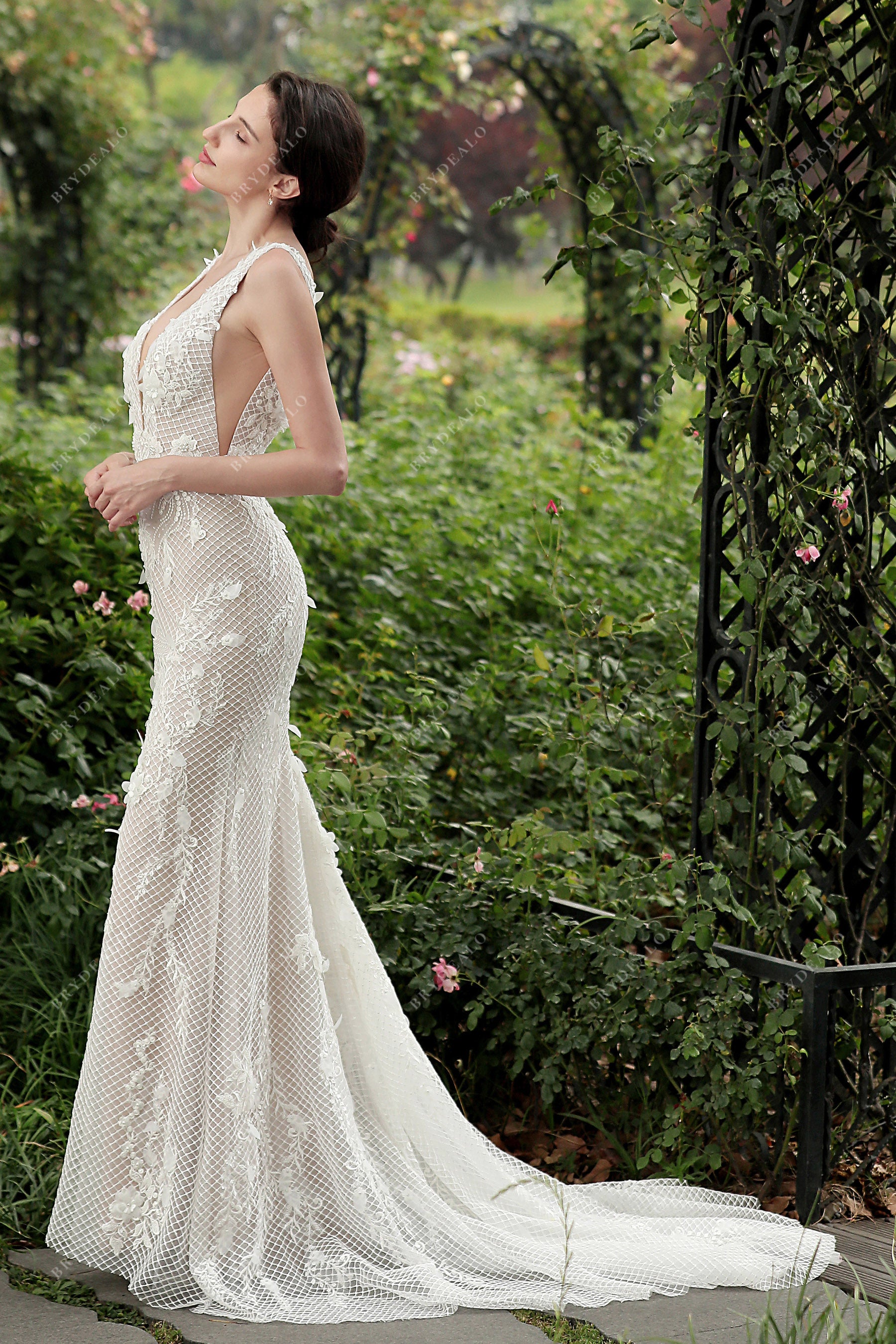 side cutout sleeveless mermaid wedding dress