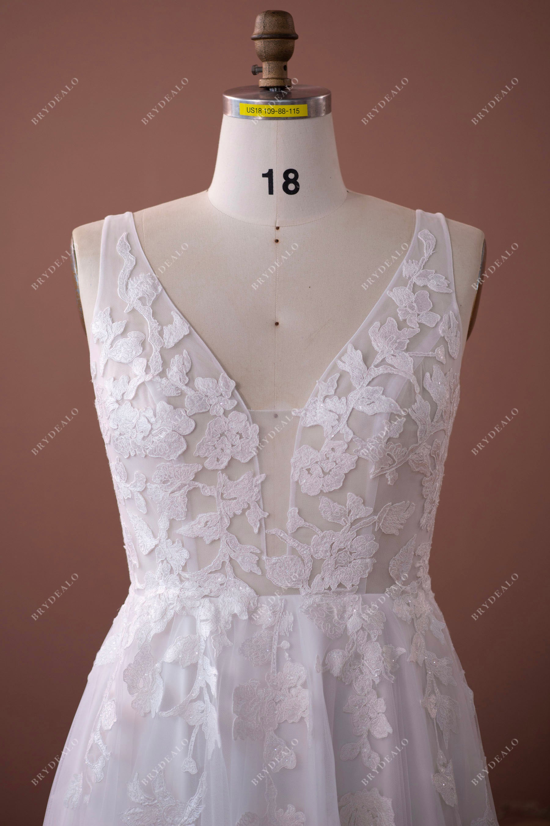 Plunging Neck Plus Size Straps Plunging Lace Tulle Wedding Dress