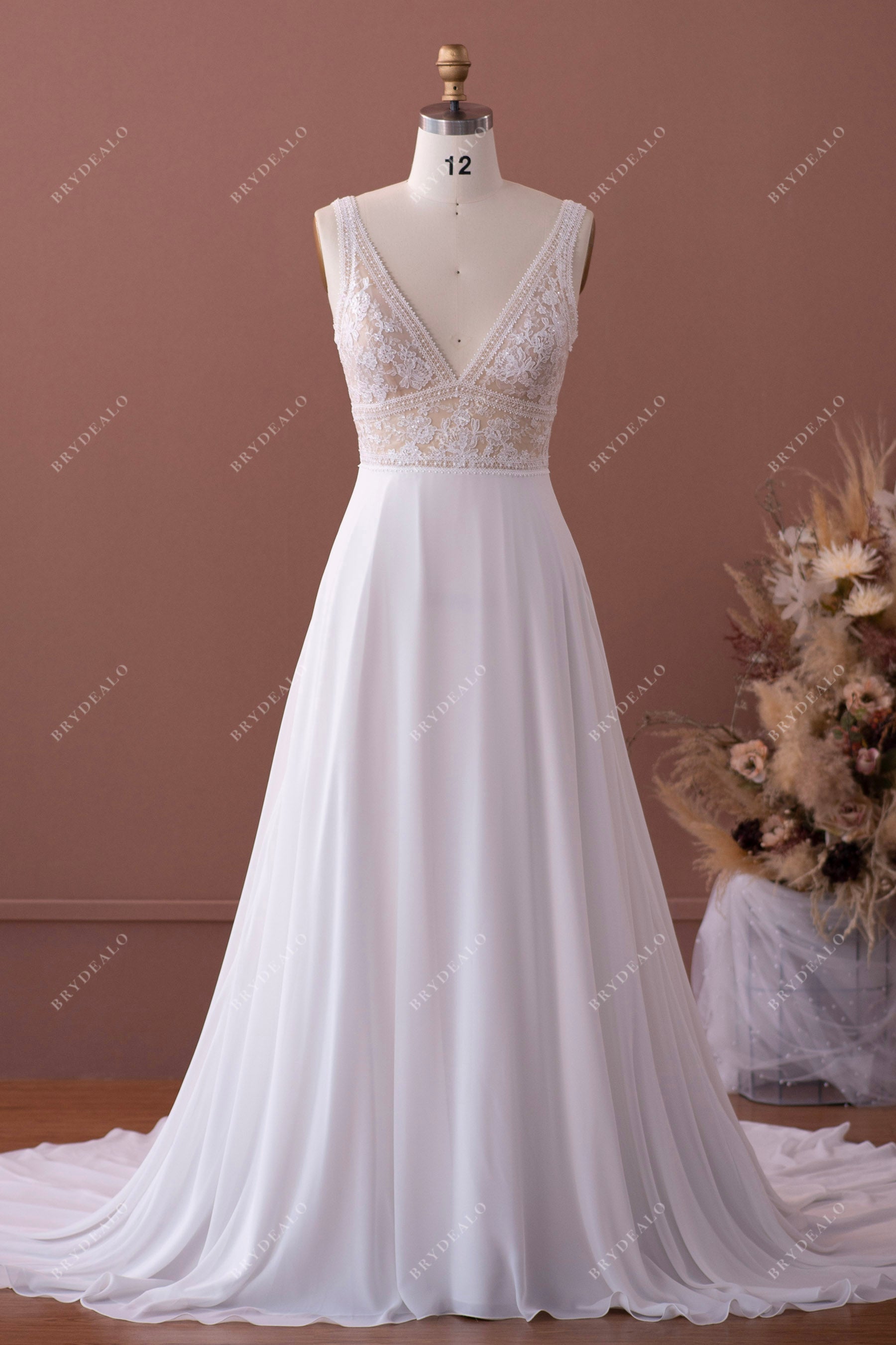 Sample Sale | Boho Shimmery Lace V-neck Chiffon Wedding Dress Sample Sale | Boho Shimmery Lace V-neck Chiffon Wedding Dress