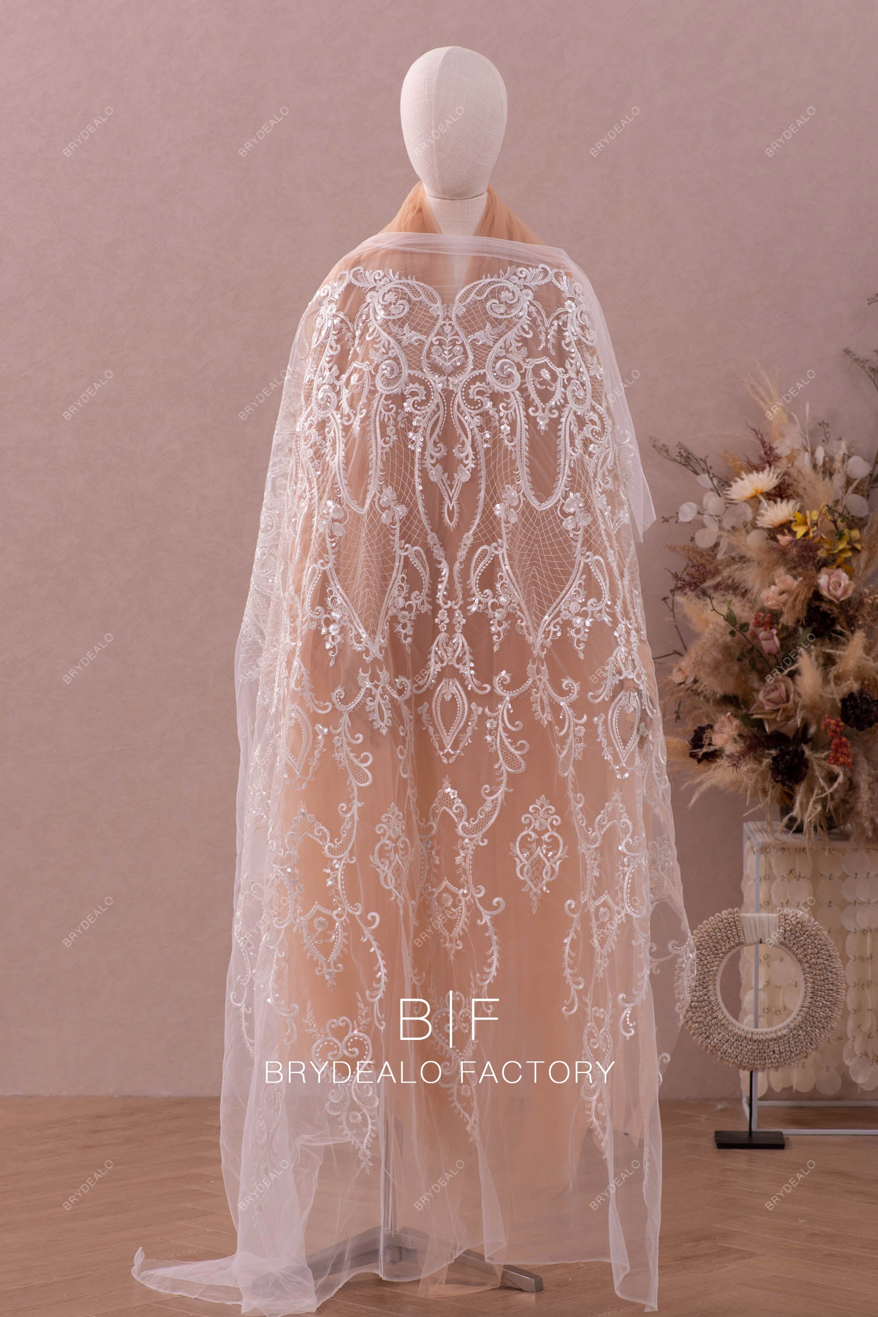 symmetric totem pattern lace fabric