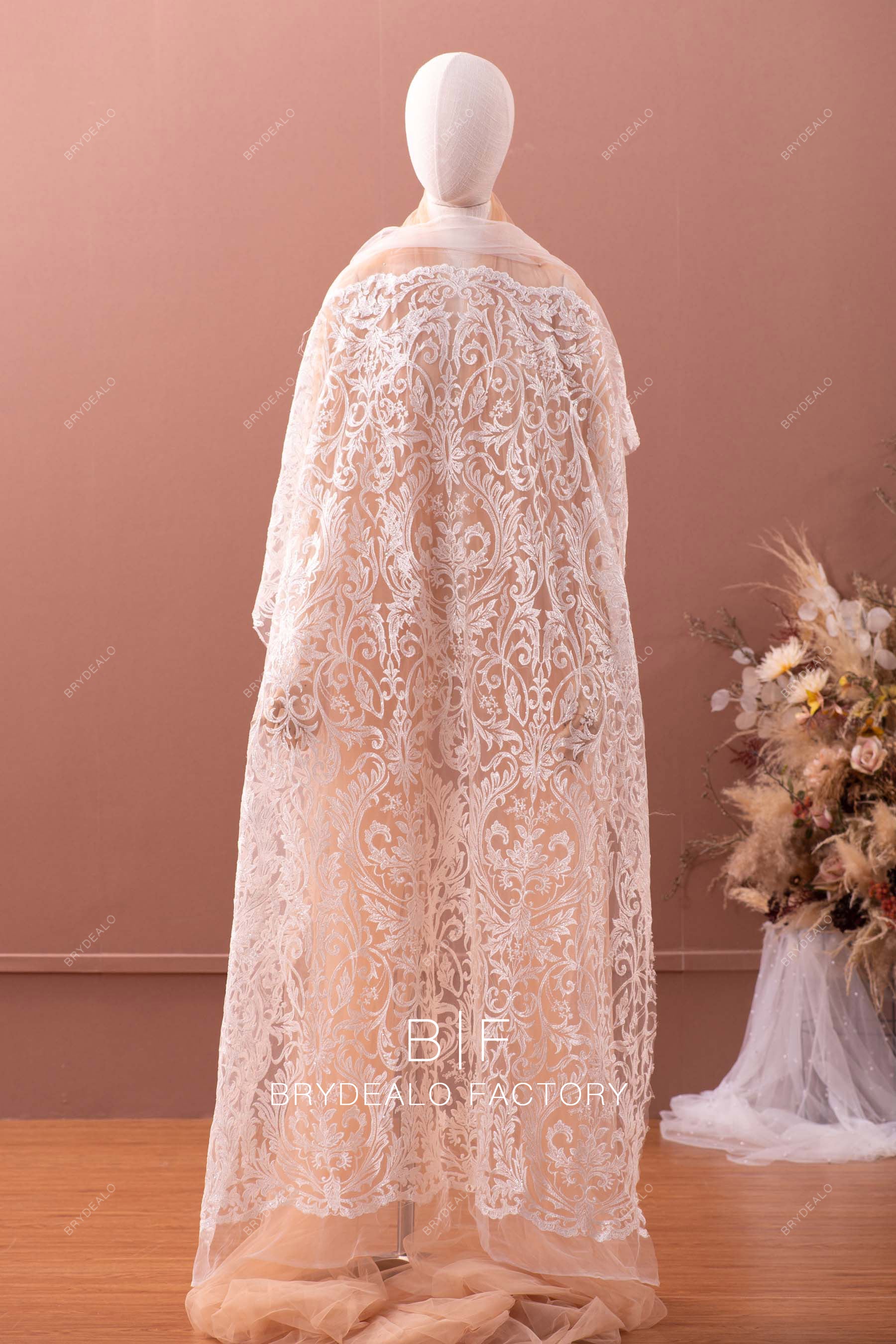 symmetric totem pattern lace