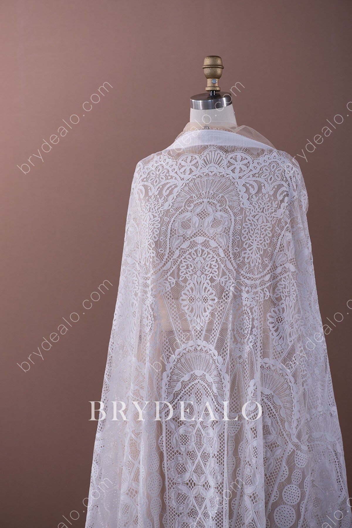 Symmetrical Pattern Crochet Bridal Lace Fabric for Wholesale