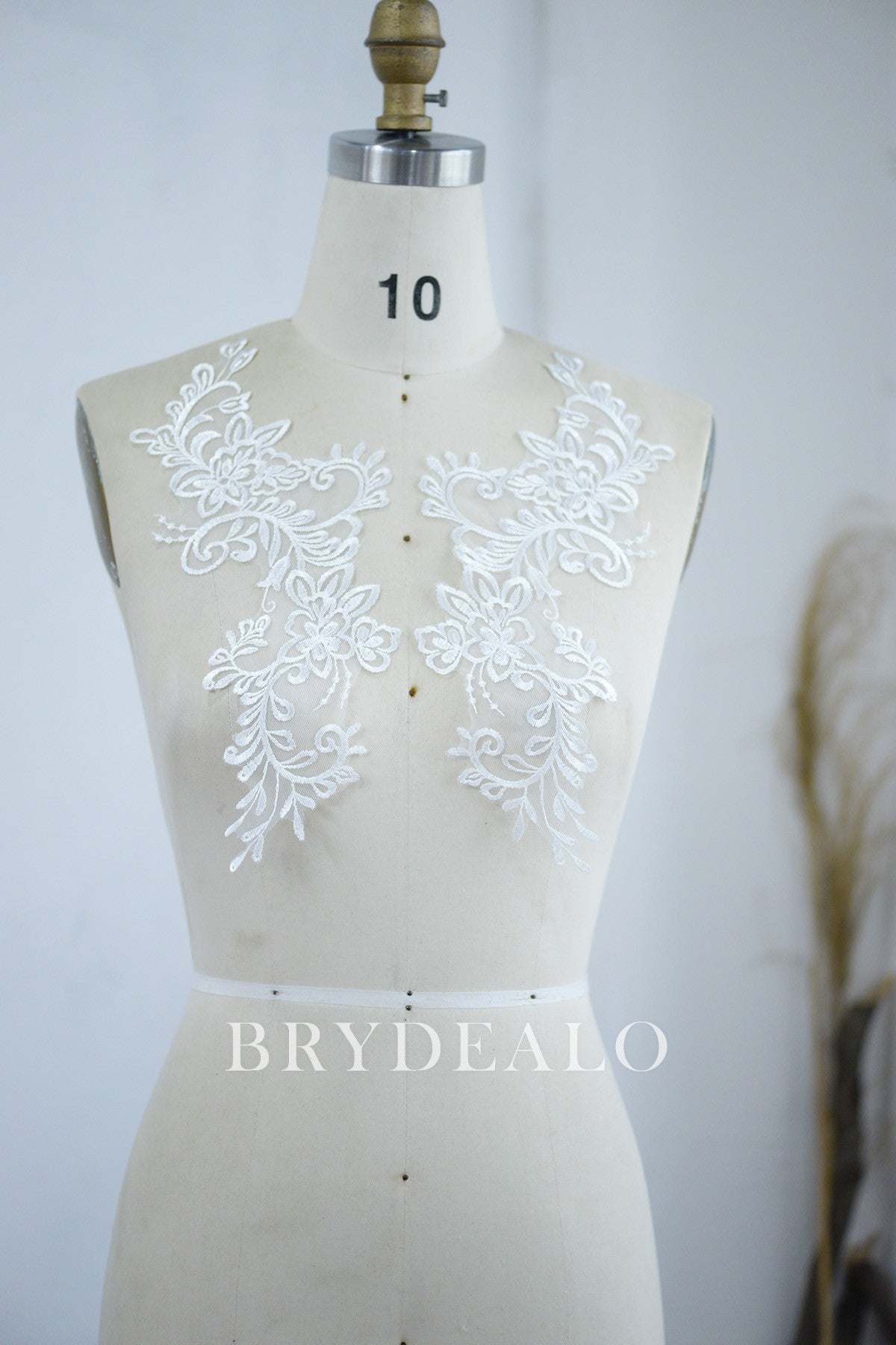 Symmetrical Vine Lace Applique for Wholesale