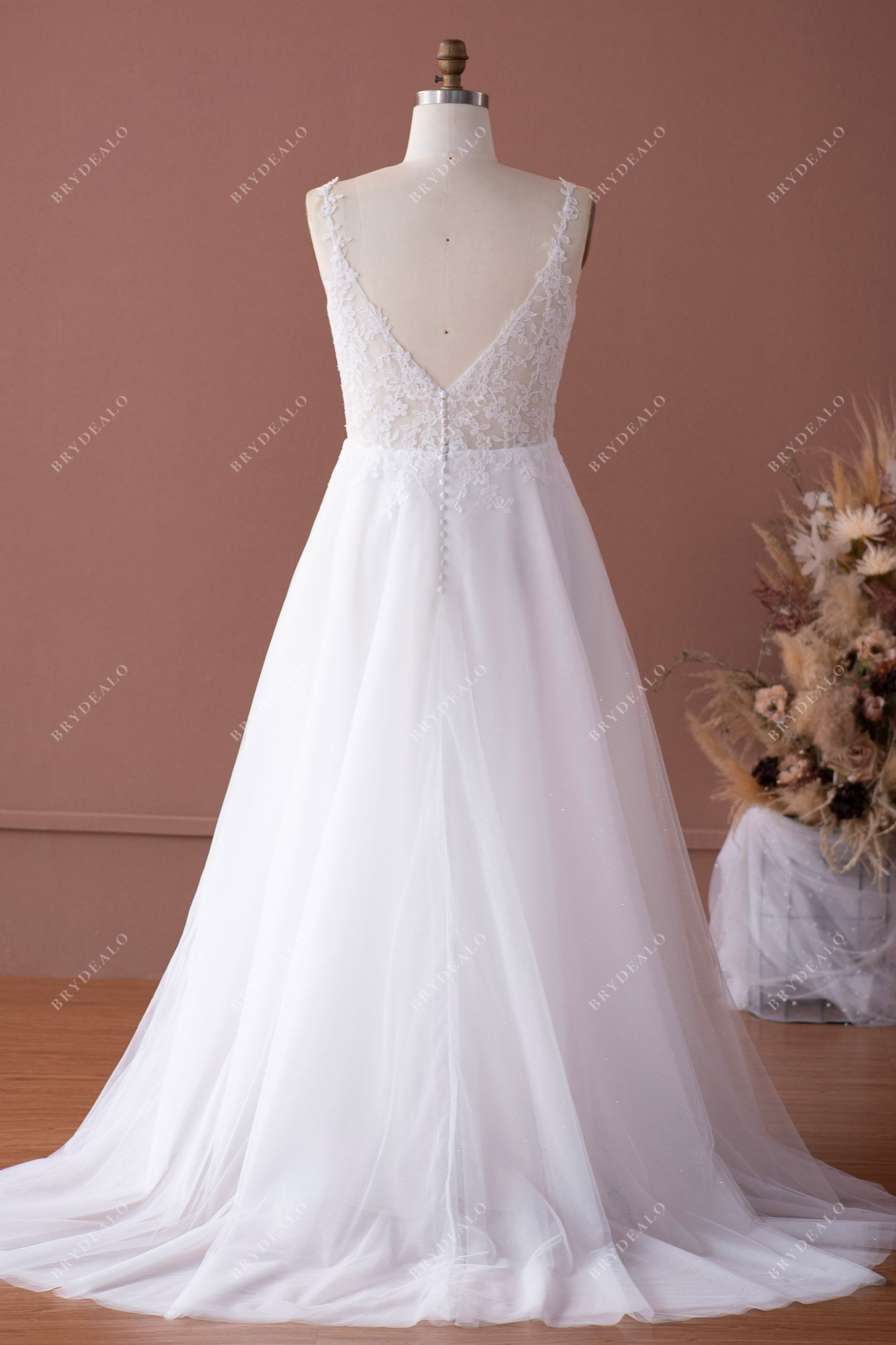 thin straps v-back lace tulle wedding dress