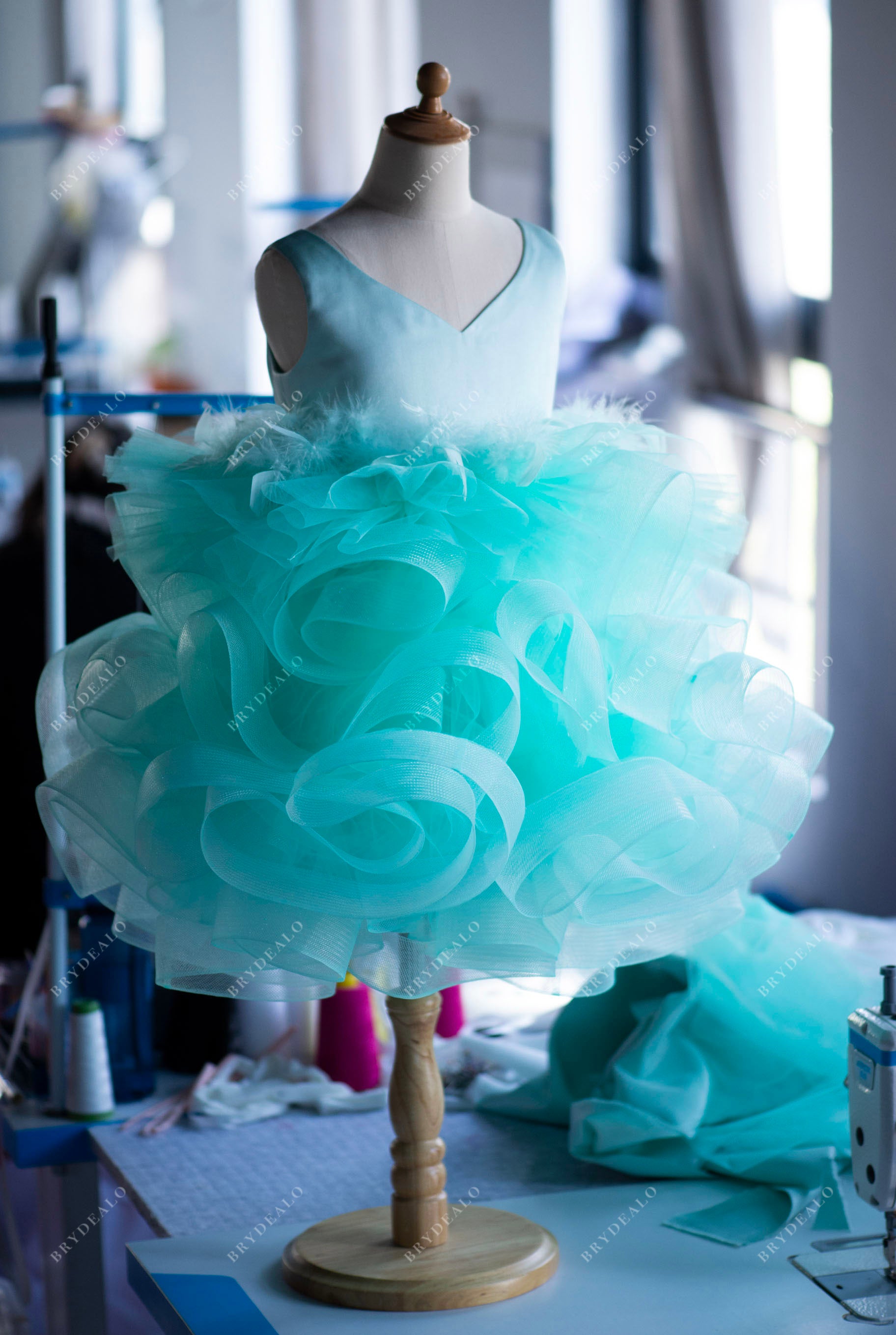 wholesale spa green color satin ruffled tulle knee length flower girl dress