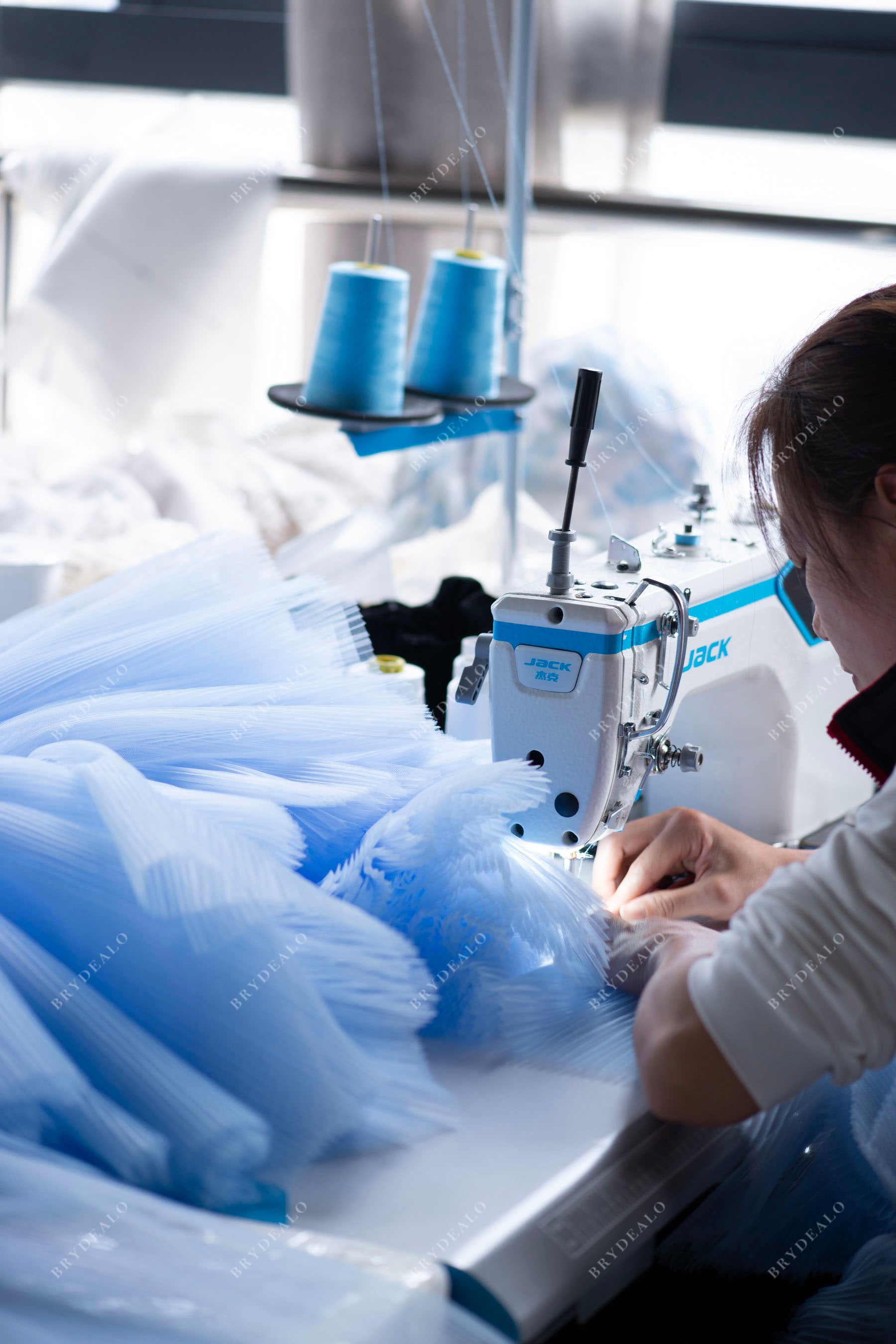 wholesale blue pleated tiered tulle prom formal gown