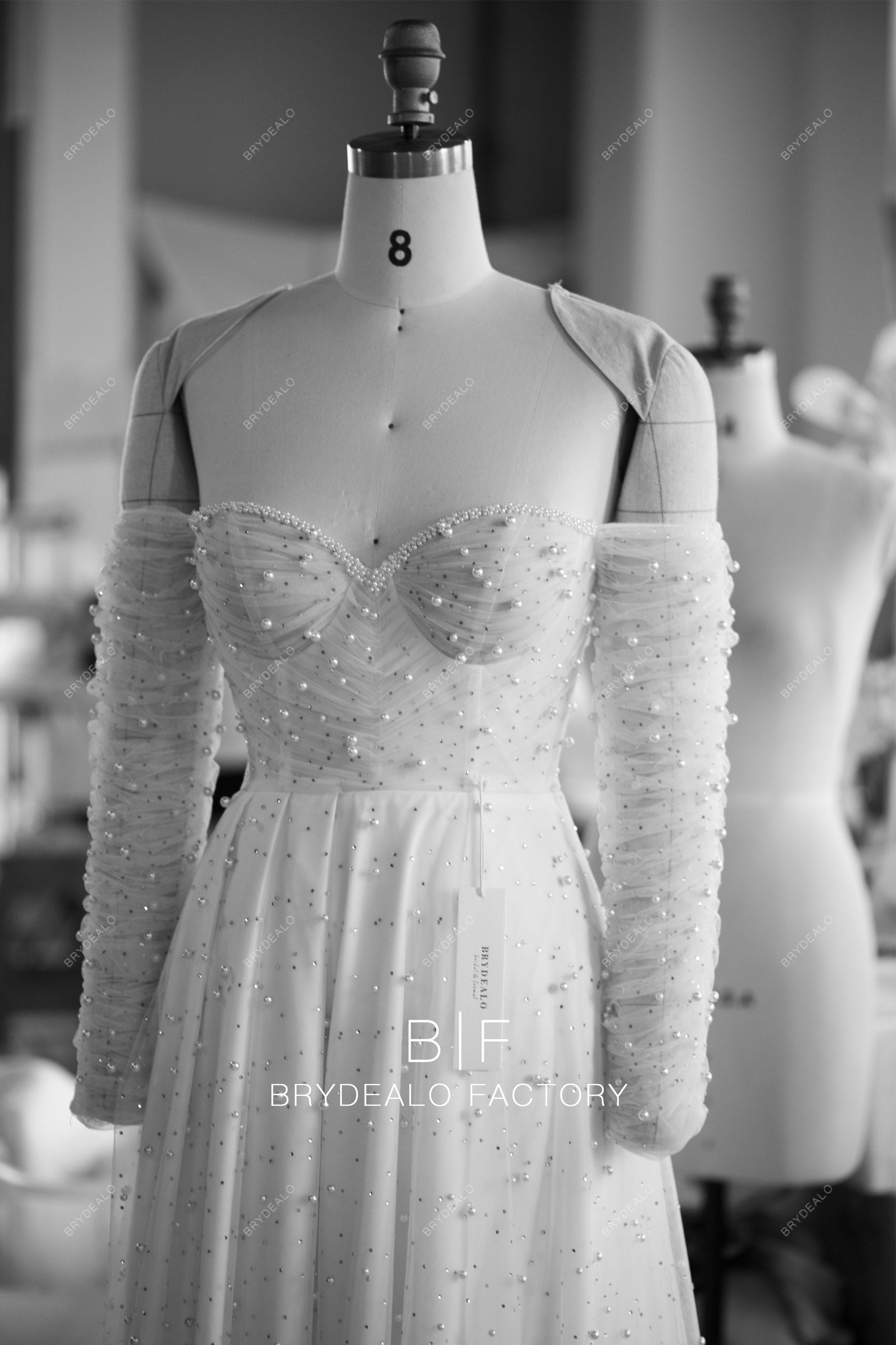 wholesale pleated sweetheart sleeved wedding dress