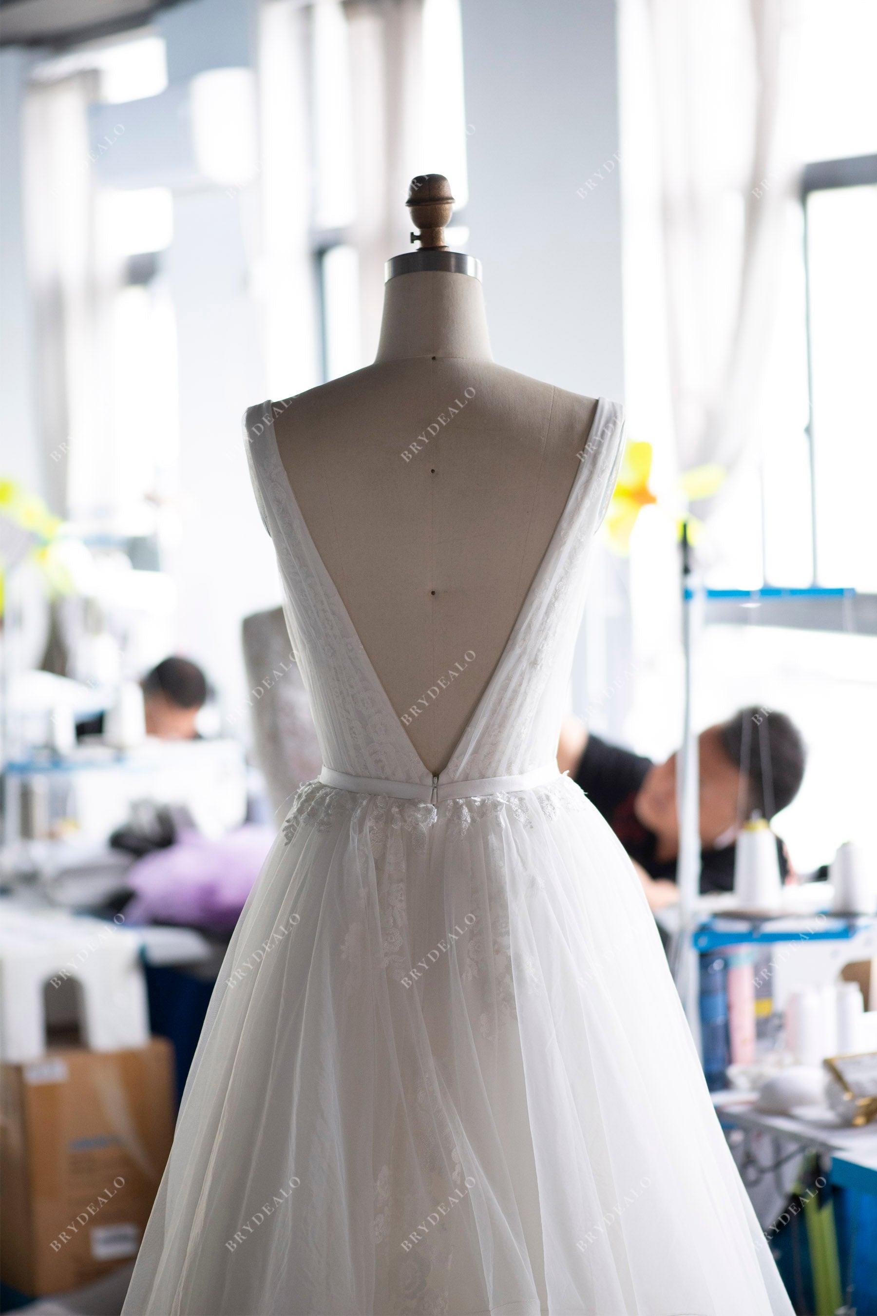 Wholesale Floral Lace V-back 2-tier Long Train Bridal Dress