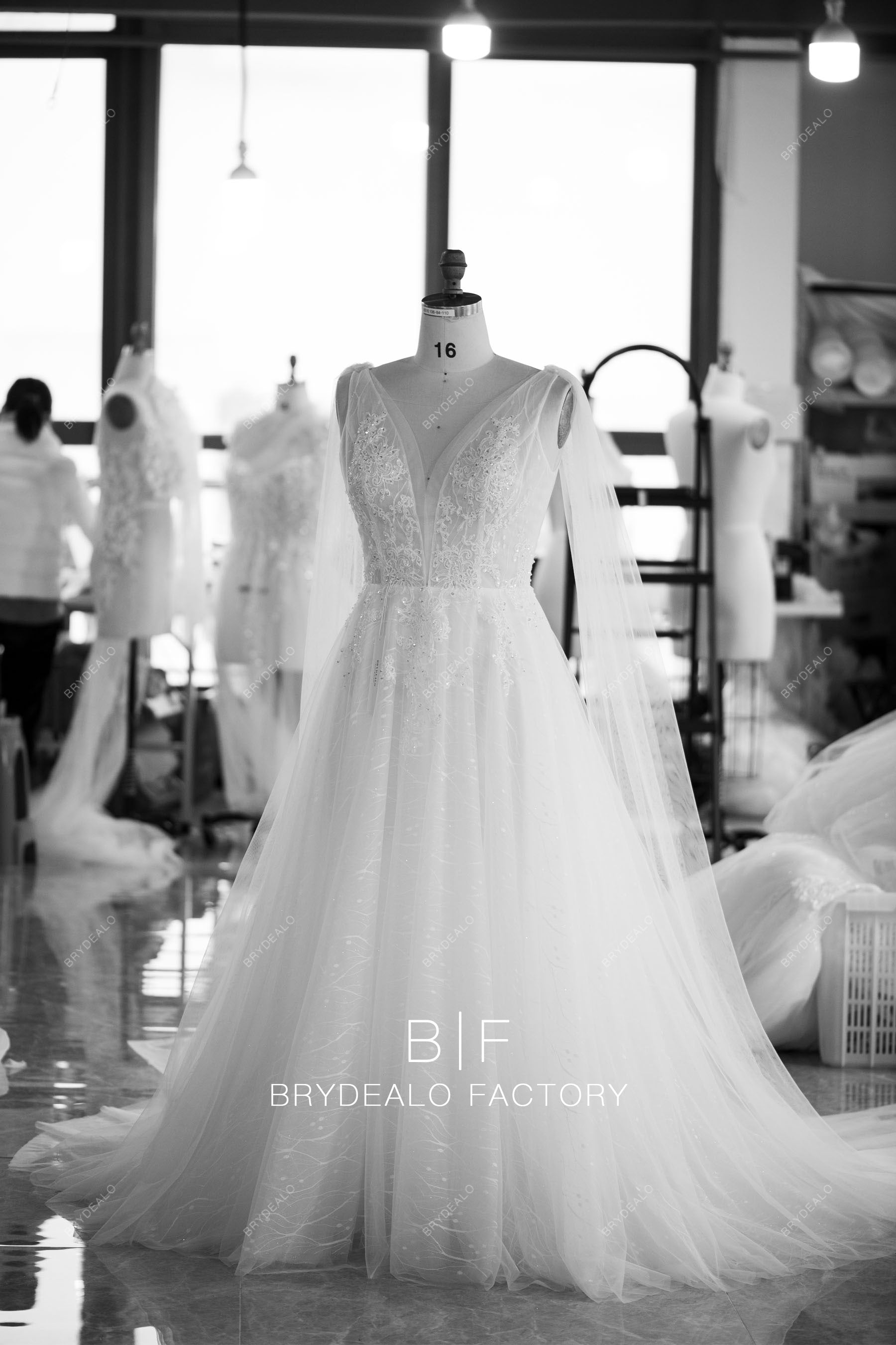 wholesale plunging lace shoulder veil wedding dress
