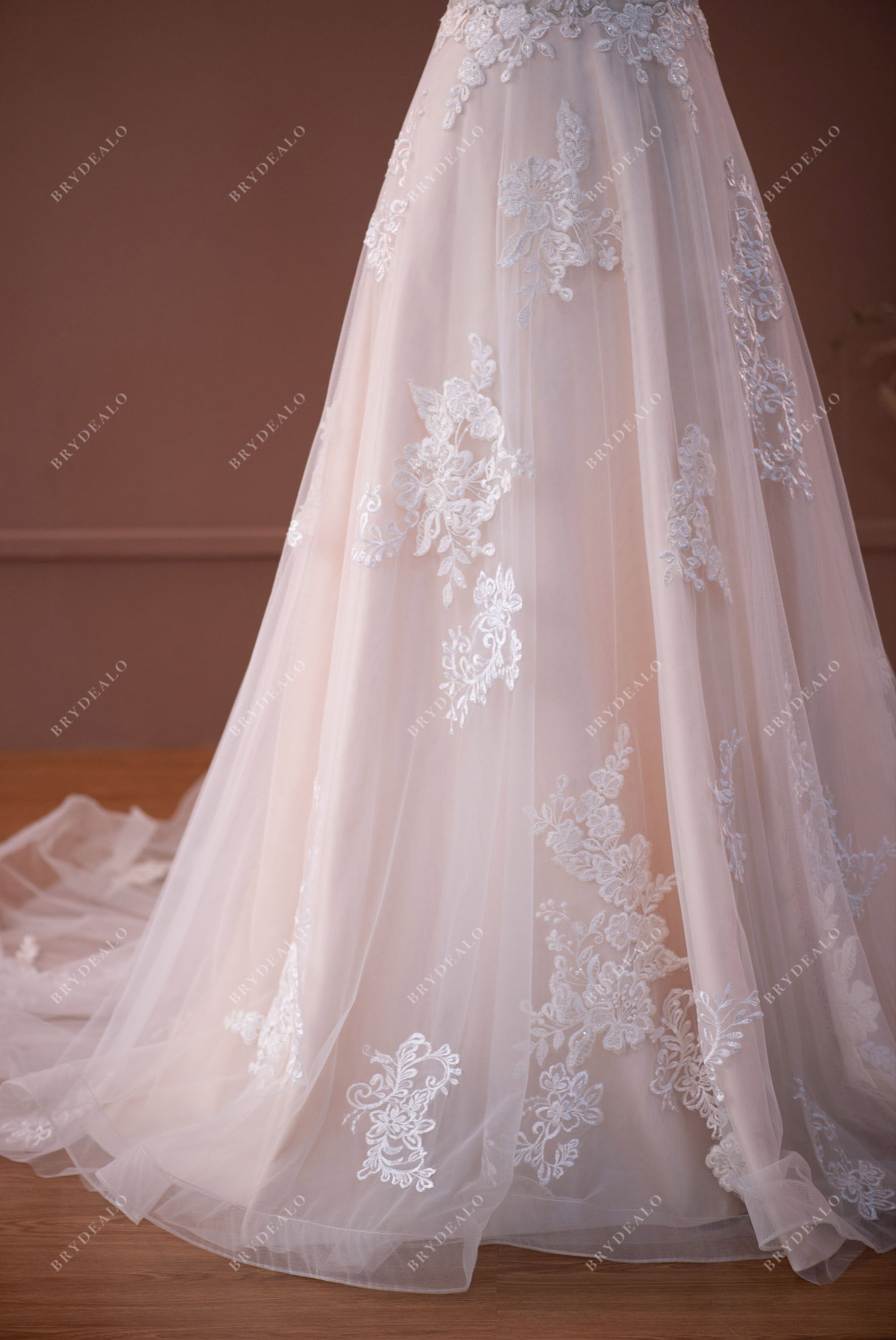 Wholesale Beaded Lace V-neck Lace A-line Wedding Dress Sample