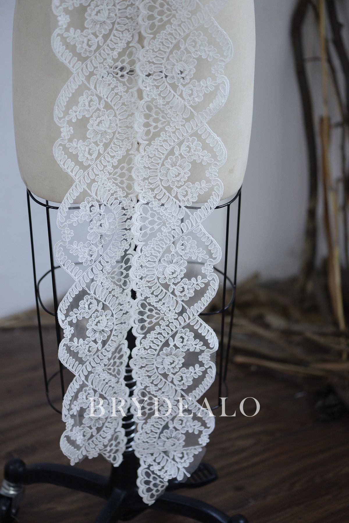 Wholesale Symmetric Bridal Lace Trim