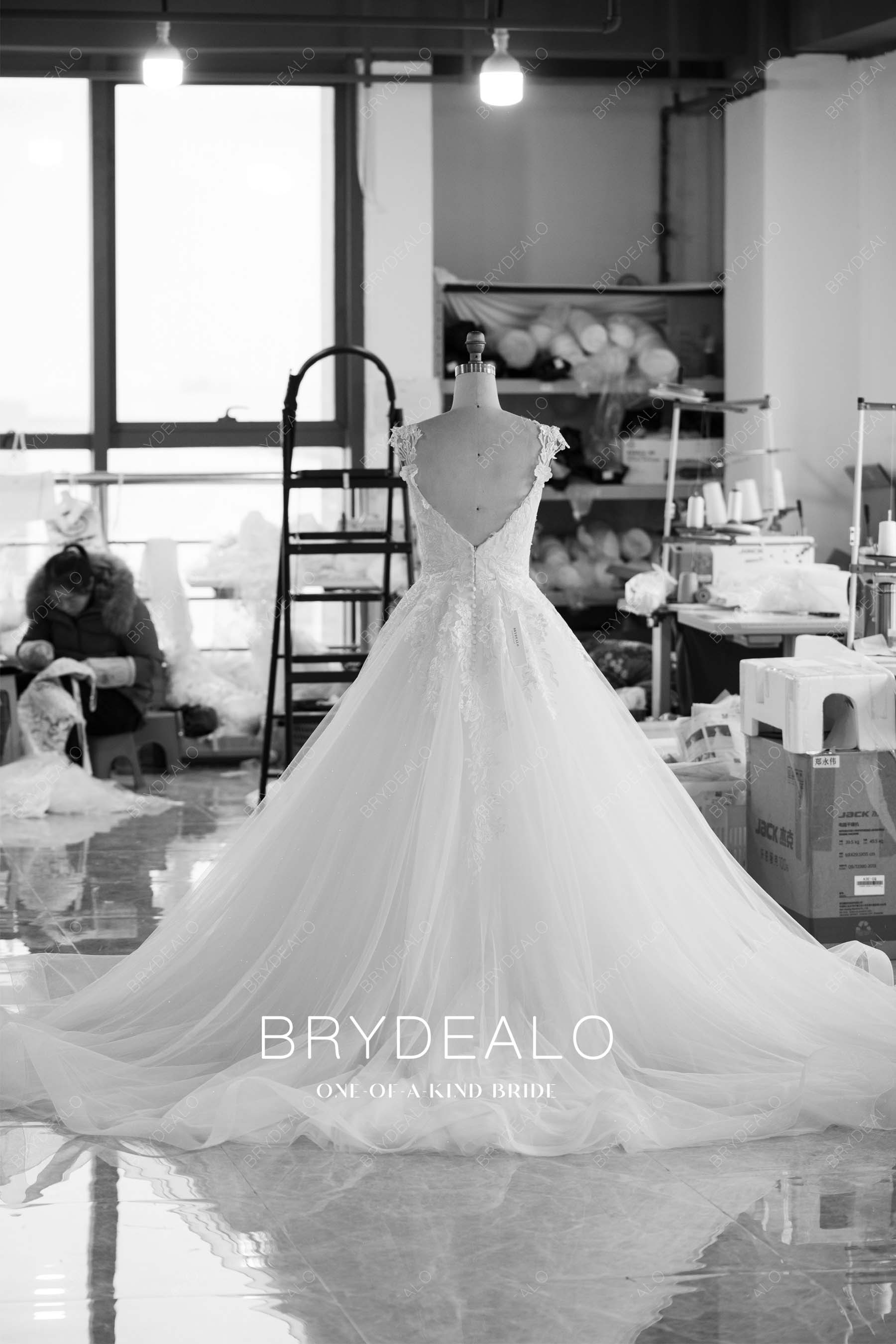 wholesale long ruffled train lace wedding dress