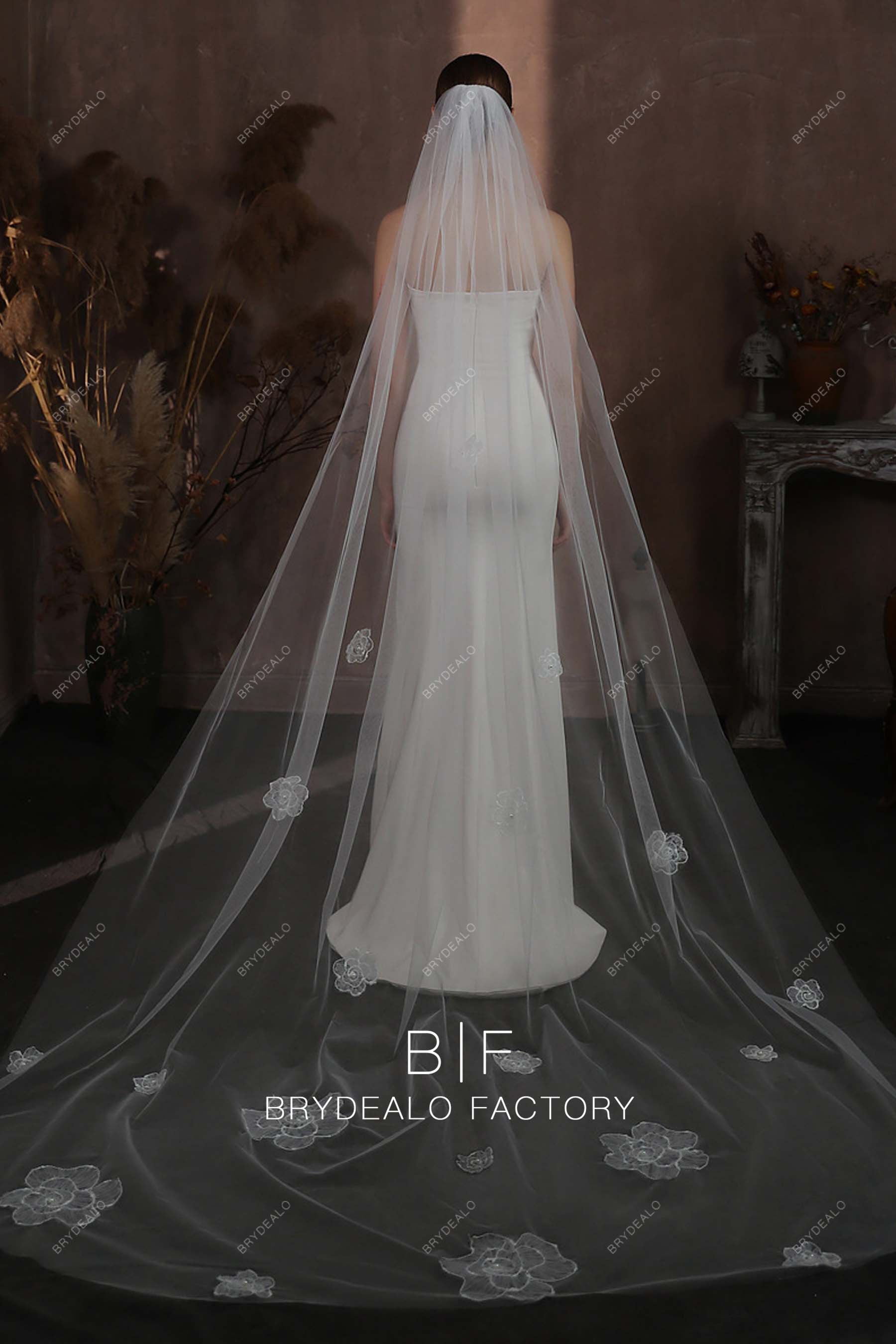https://brydealofactory.com/cdn/shop/files/Flower-single-tier-chapel-length-bridal-veil-08188.jpg?v=1697697476&width=1800