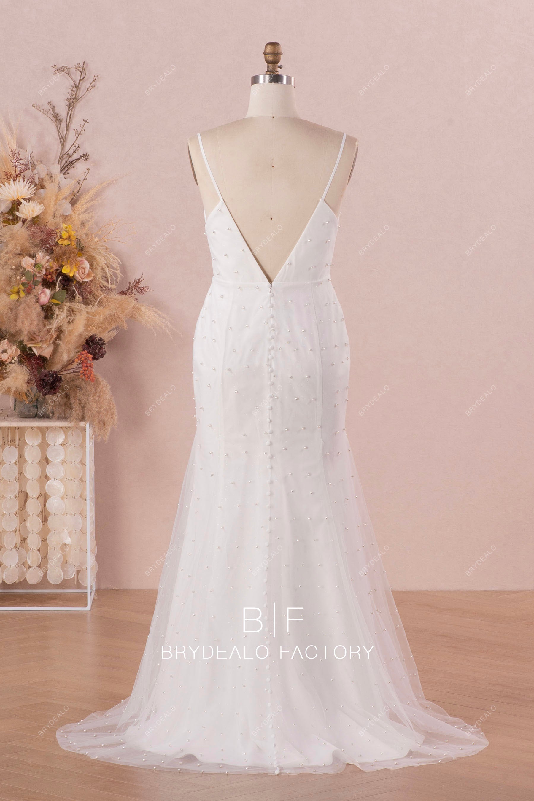 V-cut back sweep train pearl wedding dress