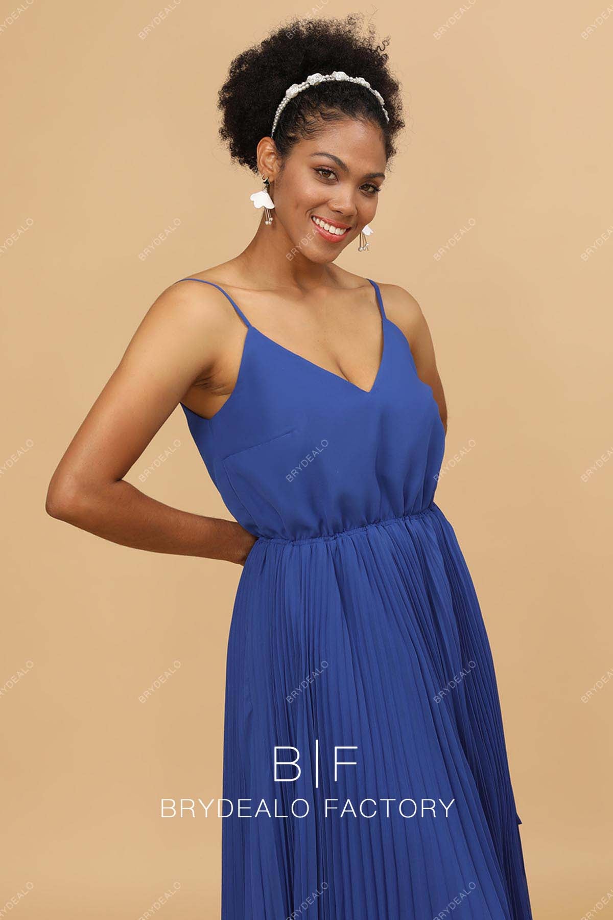 blue sleeveless V-neck loose bridesmaid dress