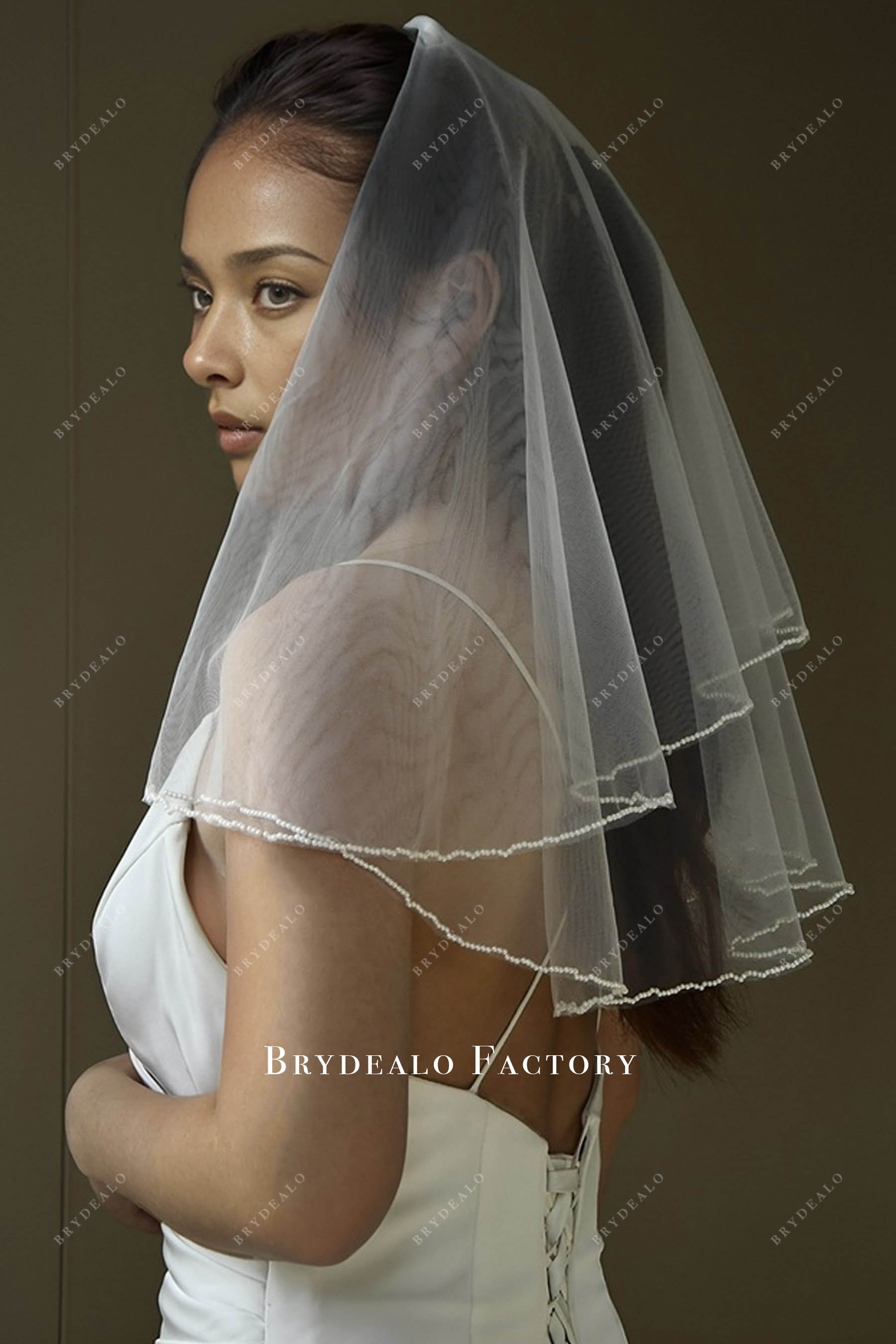 beautiful shoulder length peal veil