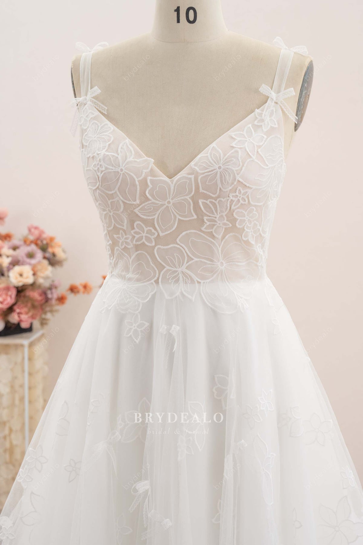 clean flower lace wedding dress