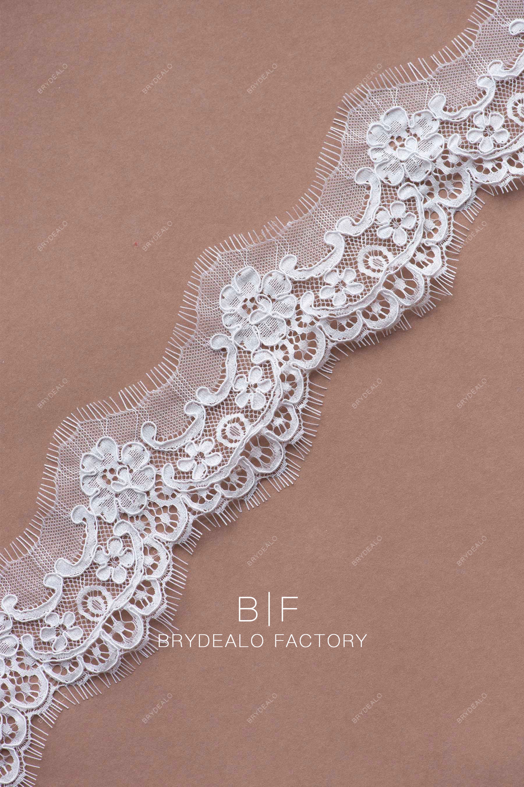 corded scalloped lace trim