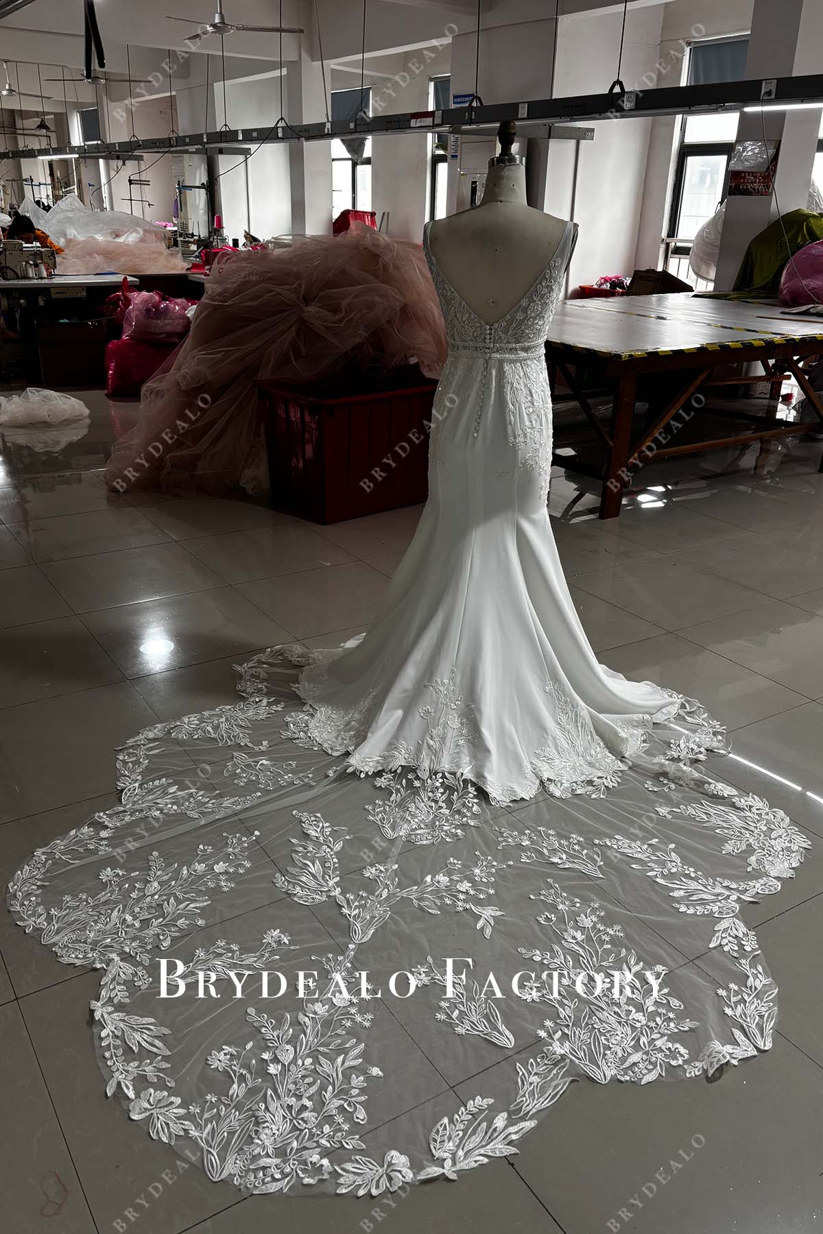 cutout train mermaid pen V-back wedding dress