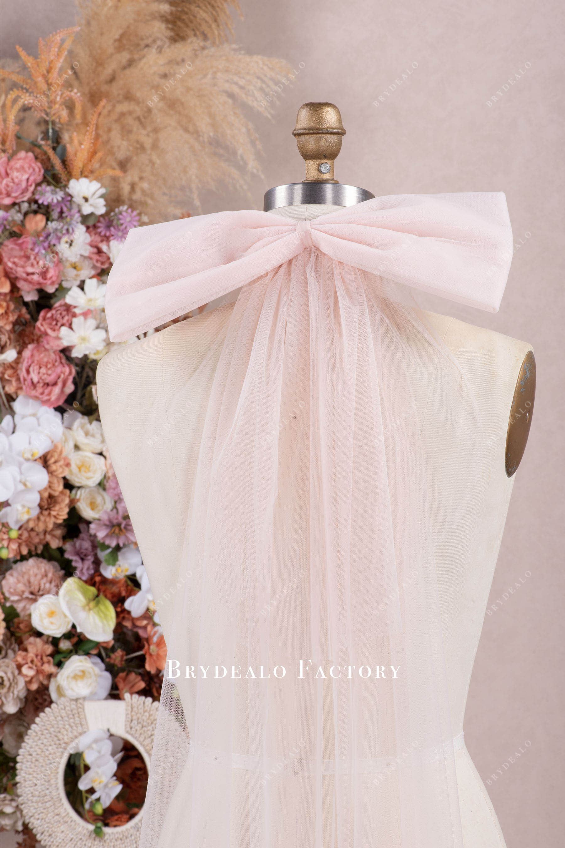 delicate bowknot bridal veil