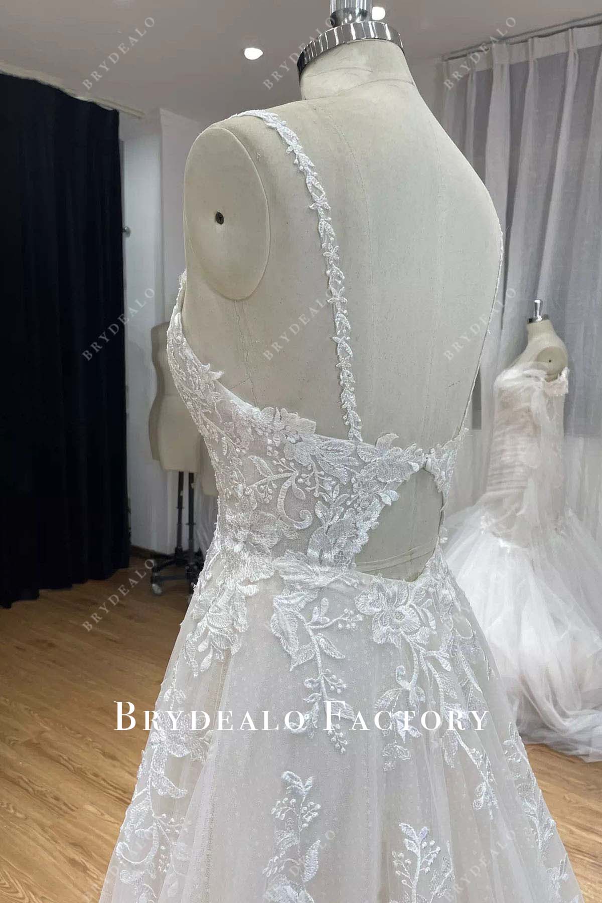 delicate lace sleeveless wedding dress