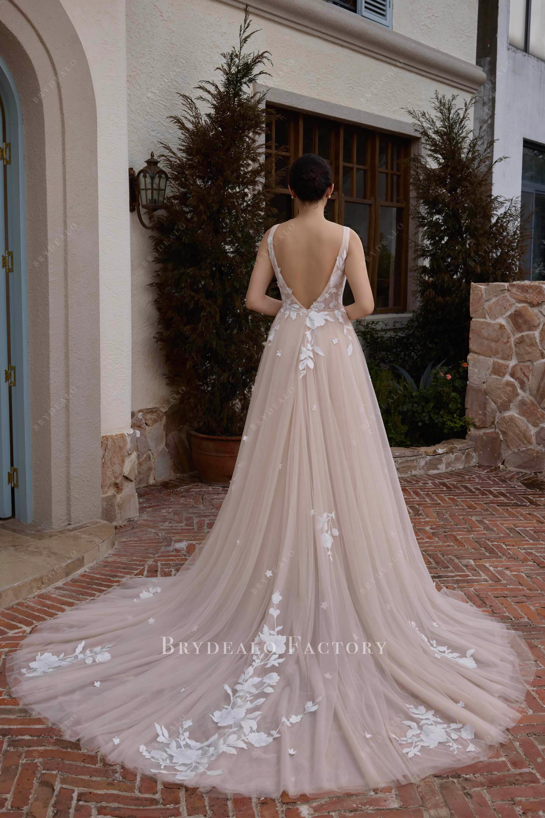 dreamy V-back lace wedding dress