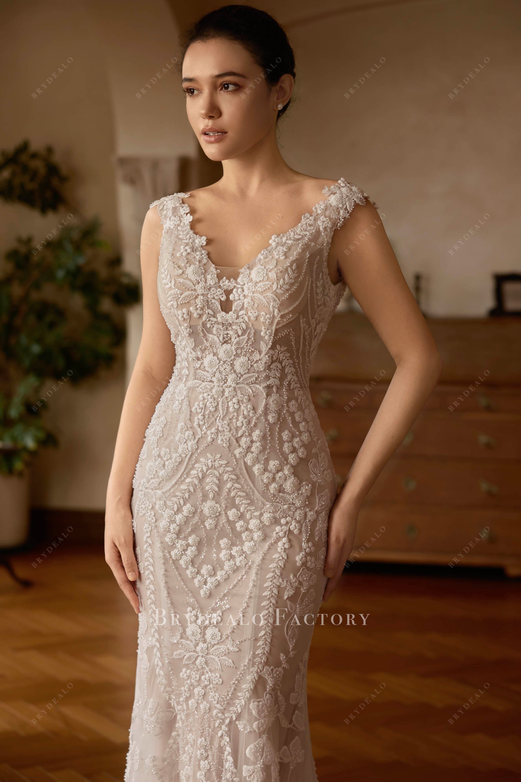 fine V-neck wedding dress