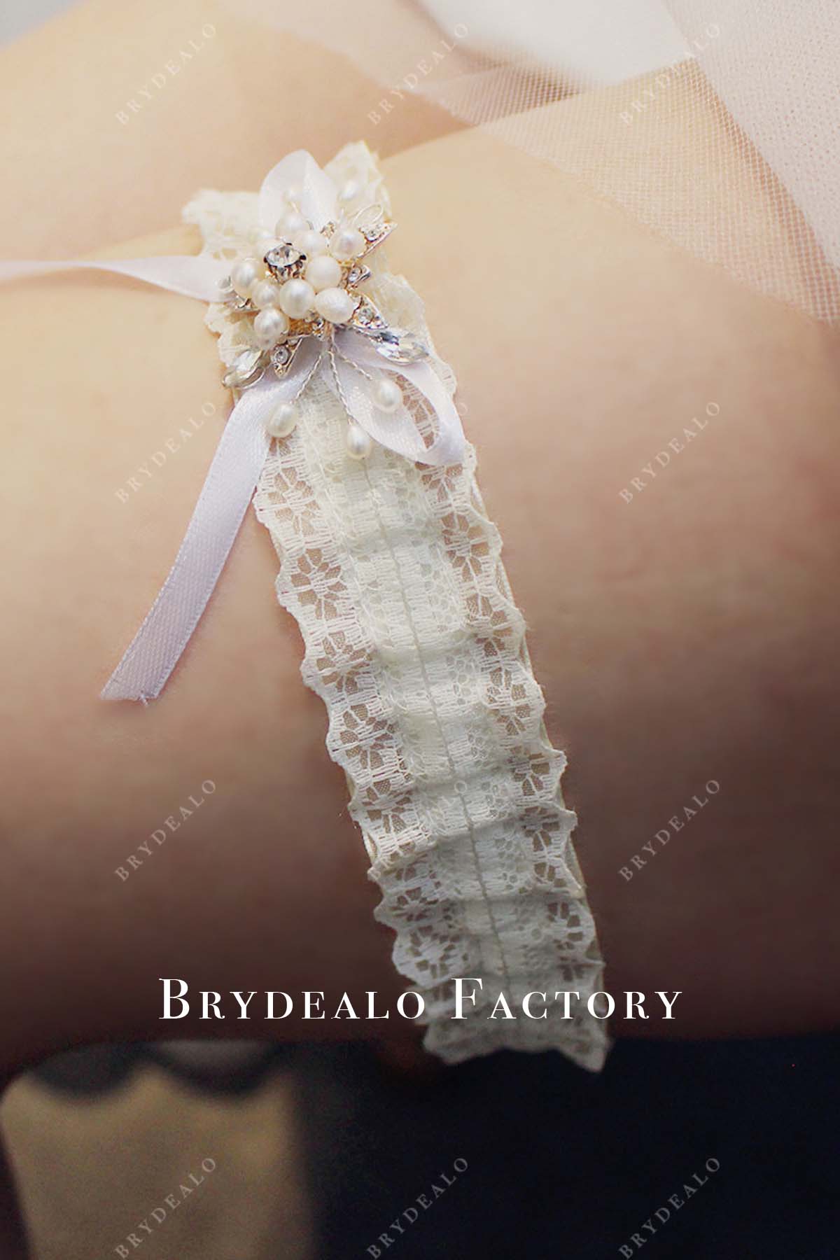 fine rhinestone flower wedding garter