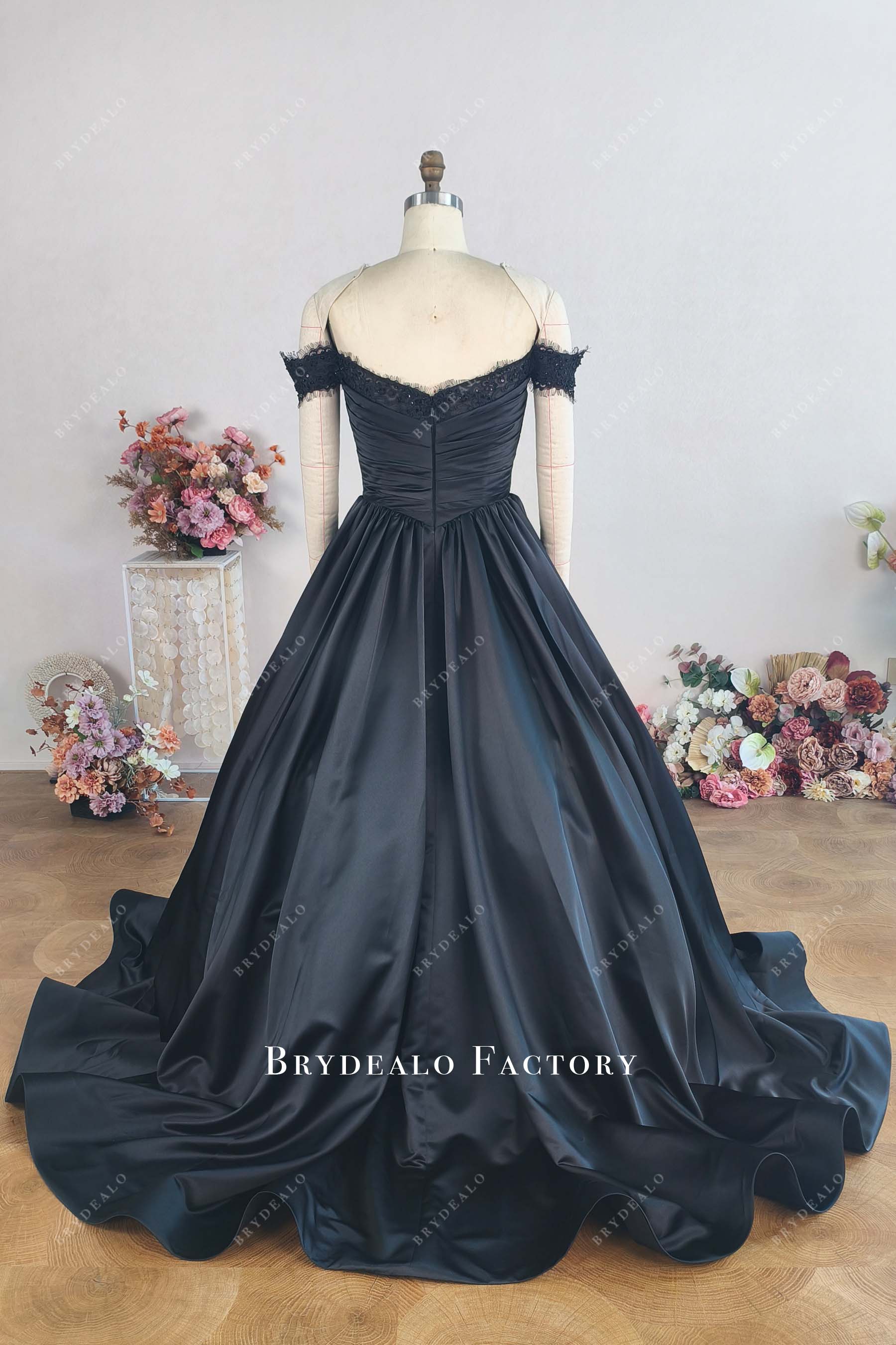 horsehair court train wedding dress