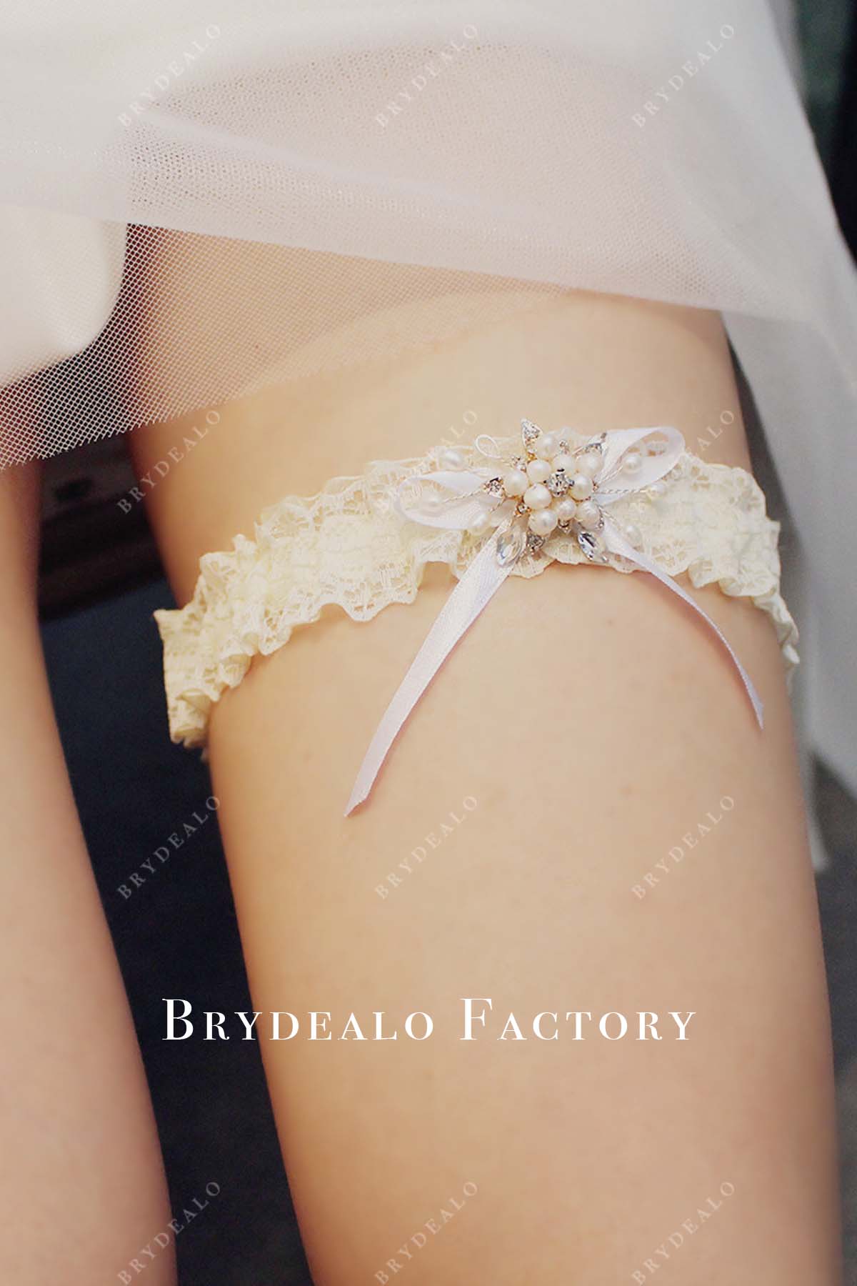 ivory ruffled lace wedding garter