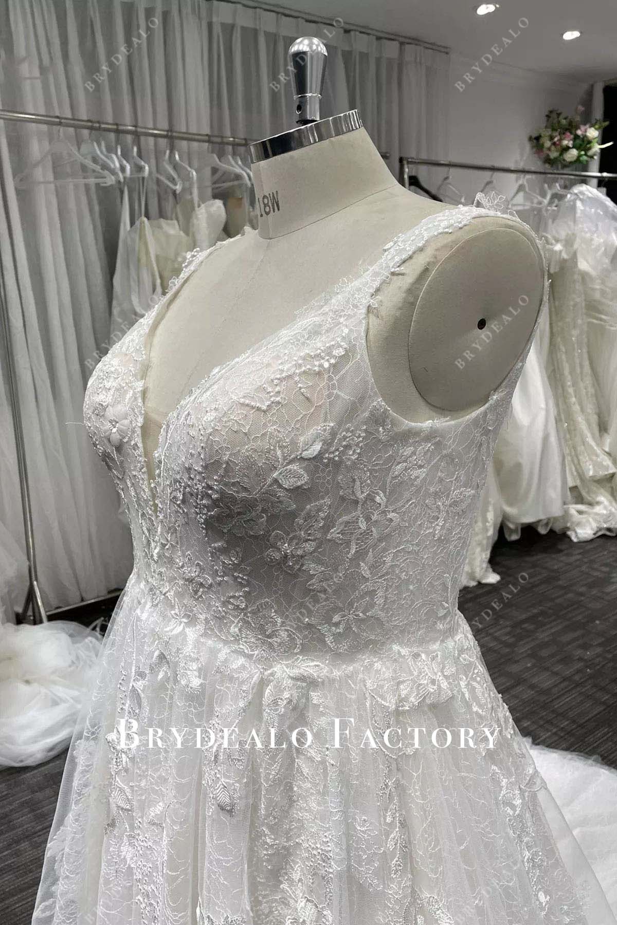 lace sleeveless wedding dress