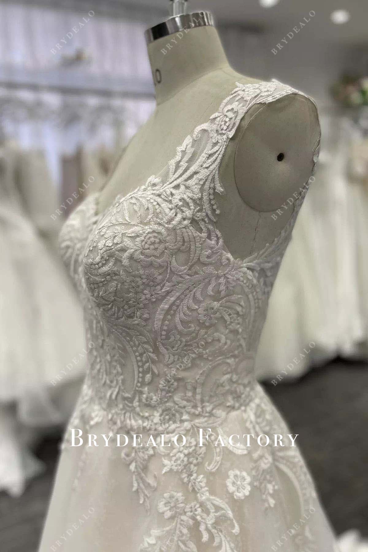 lace sleeveless wedding dress