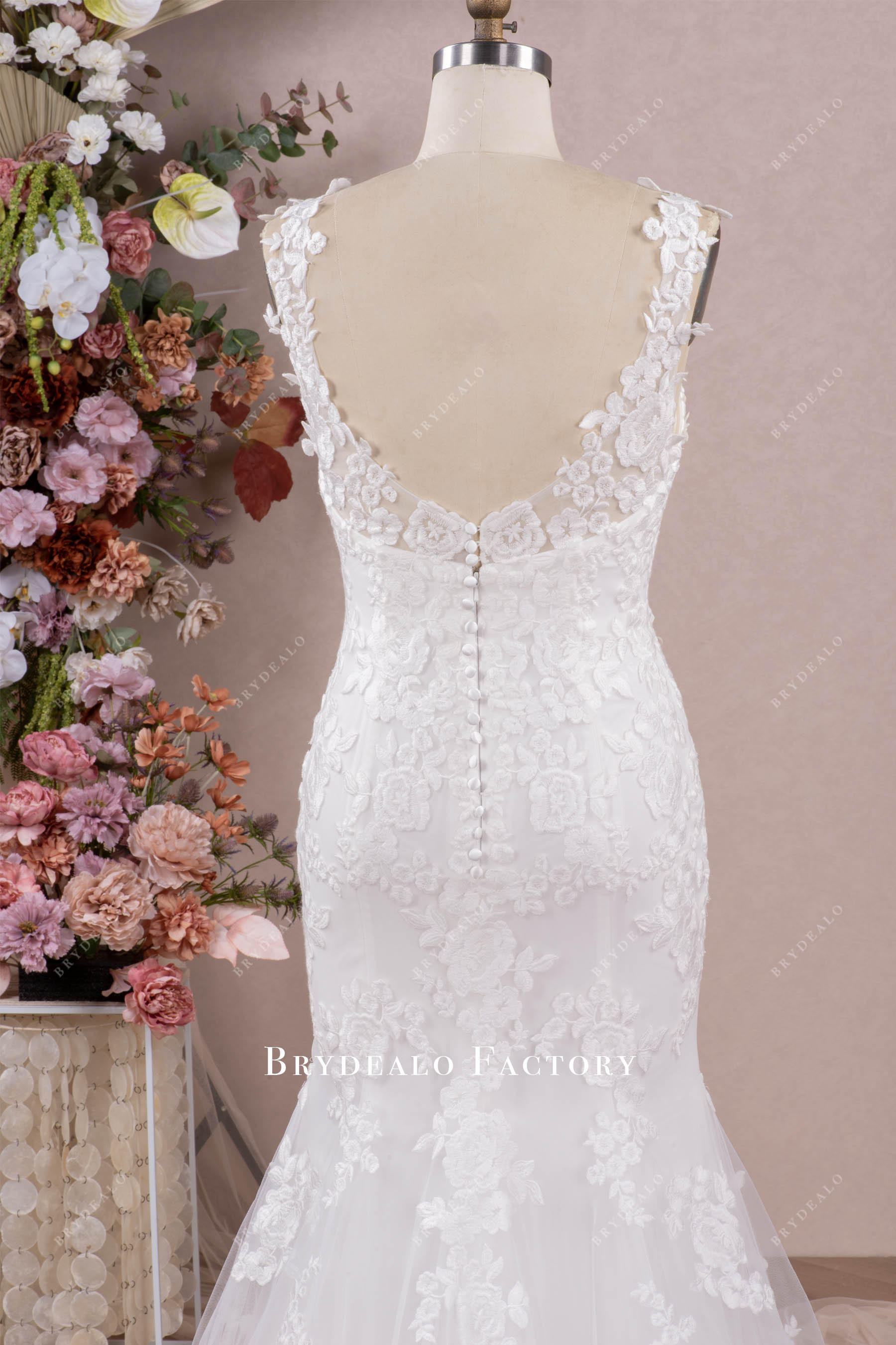 lace straps V-back bridal gown