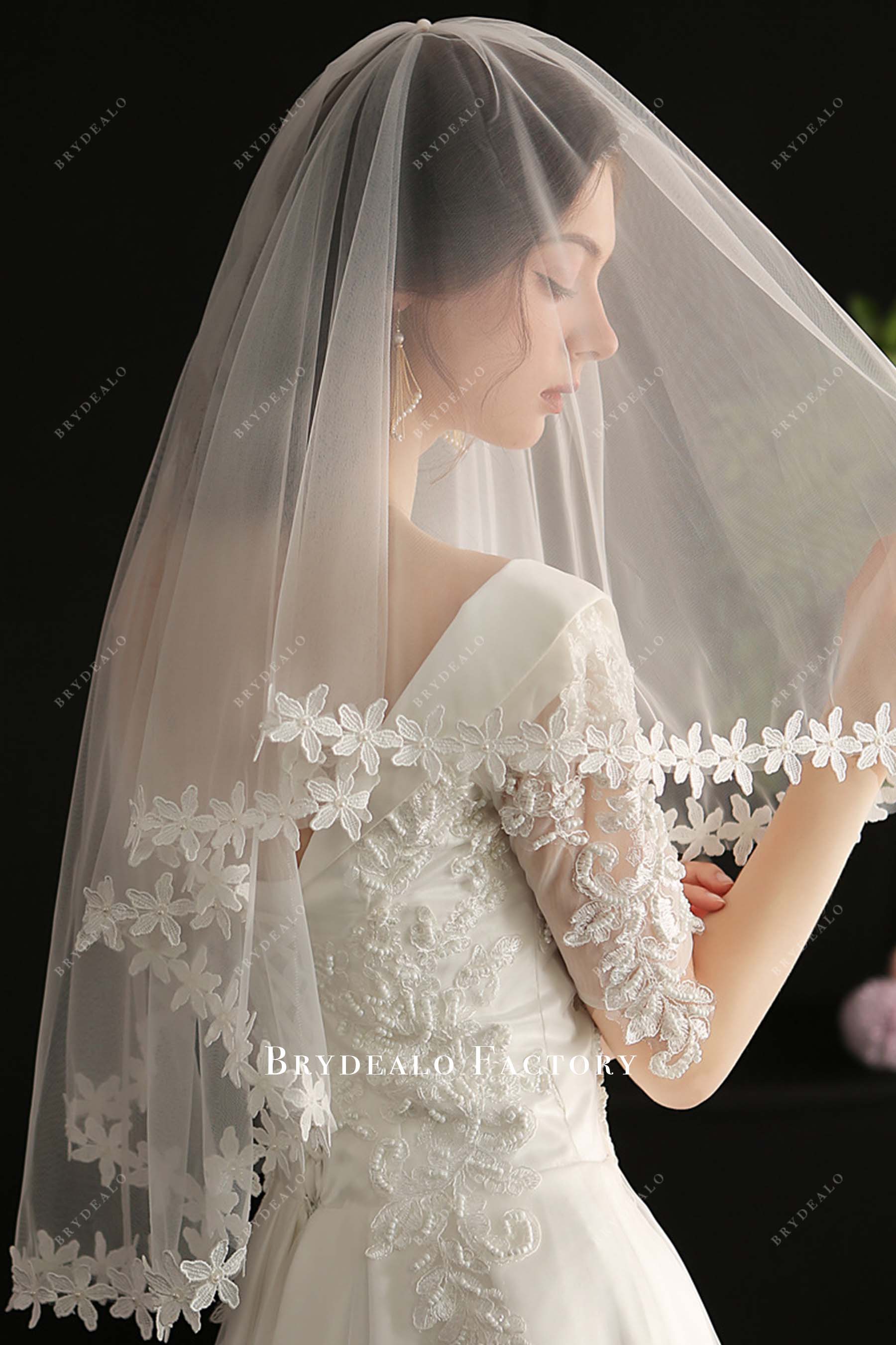 light ivory tulle wedding veil