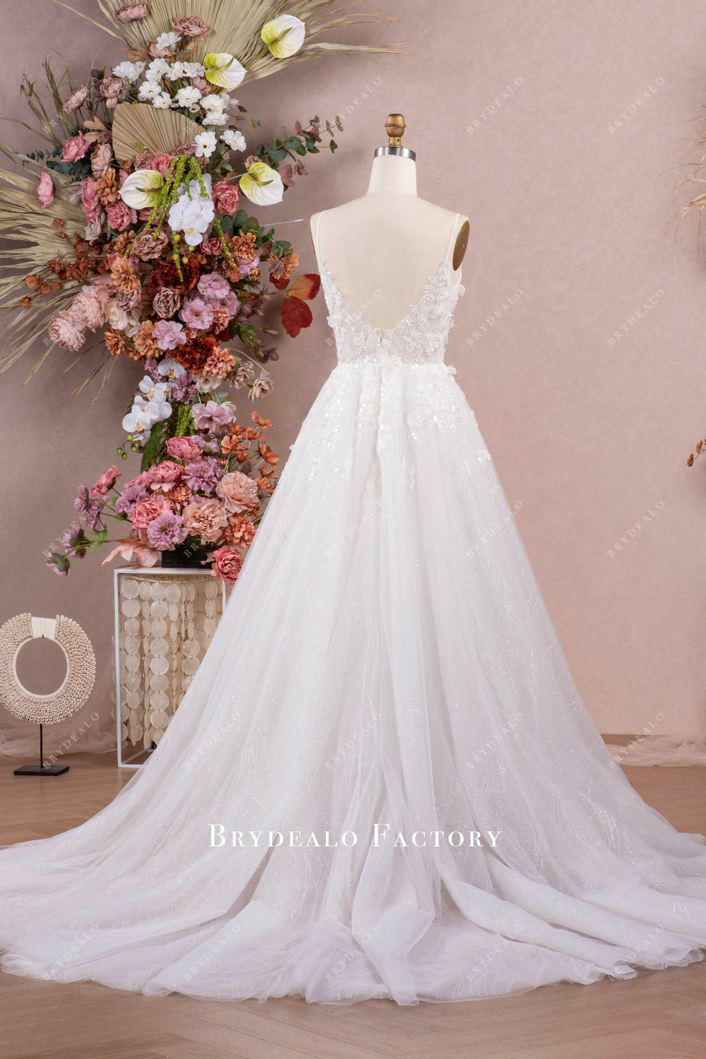 Romantic Straps Plunging Flower Lace Wedding Dress
