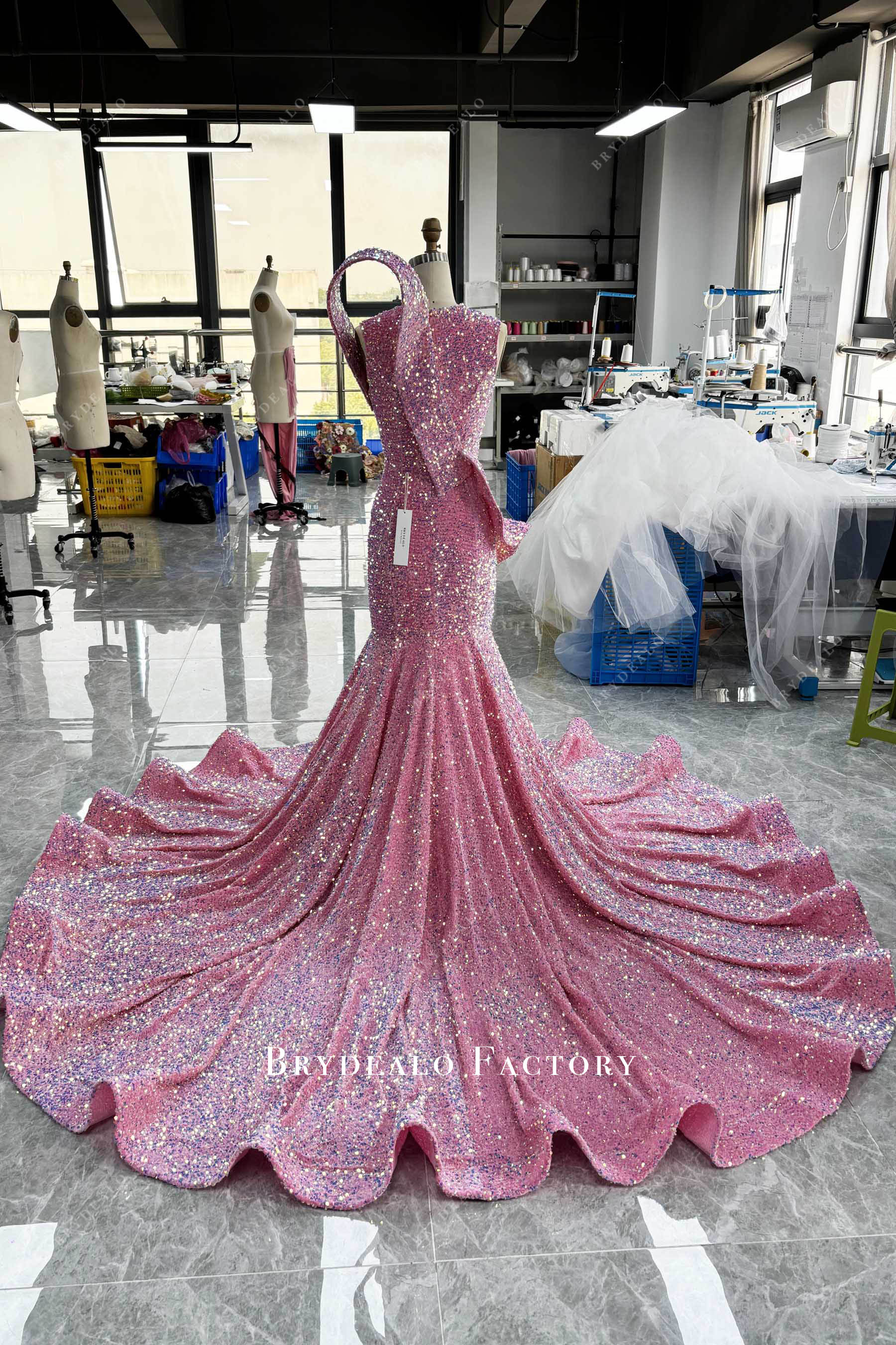 Luxury Pink Sequin Rhinestone Shoulder Panel Prom Dress