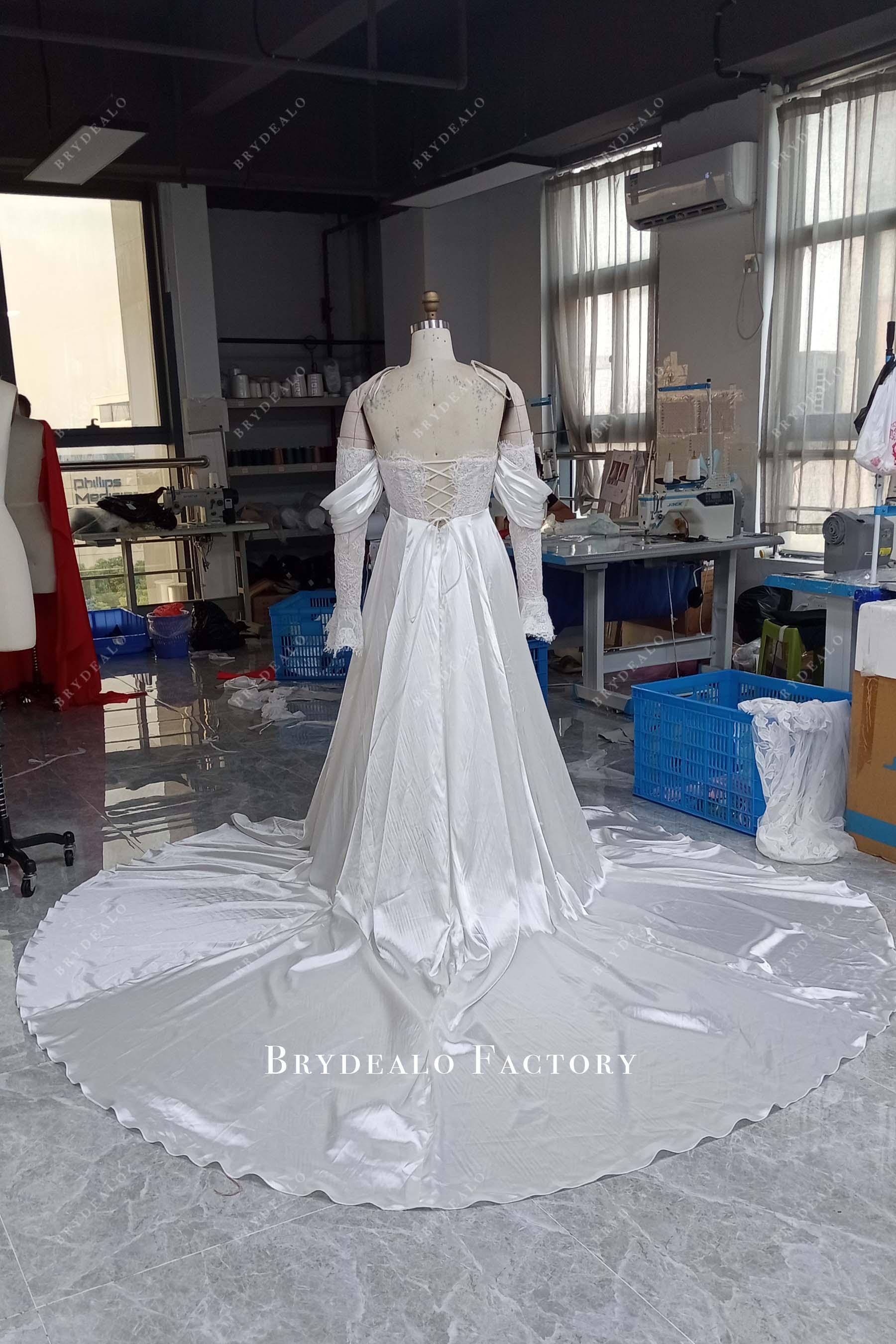 Wholesale Charmeuse Long Train Bridal Dress