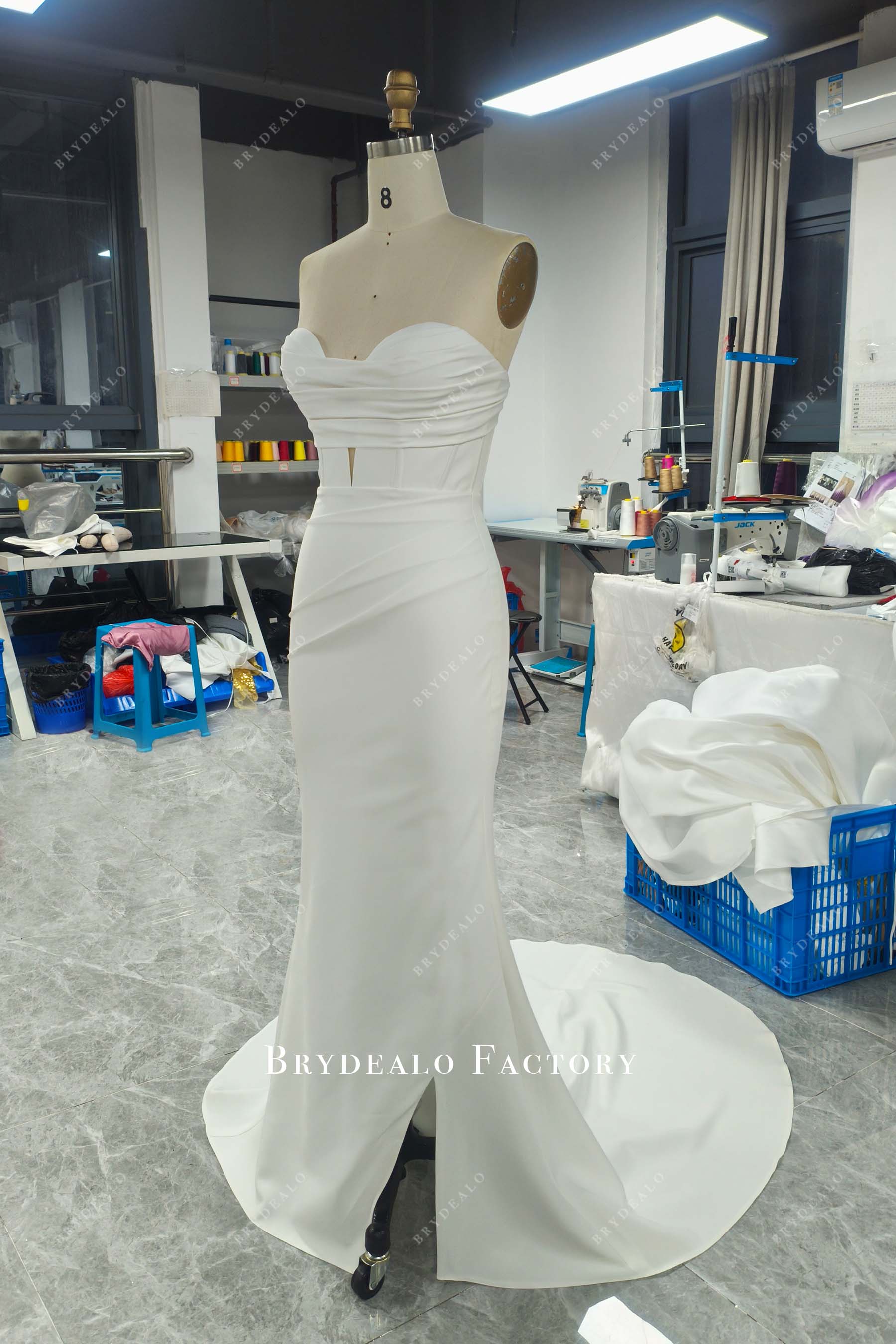 lower slit mermaid sleeveless wedding dress